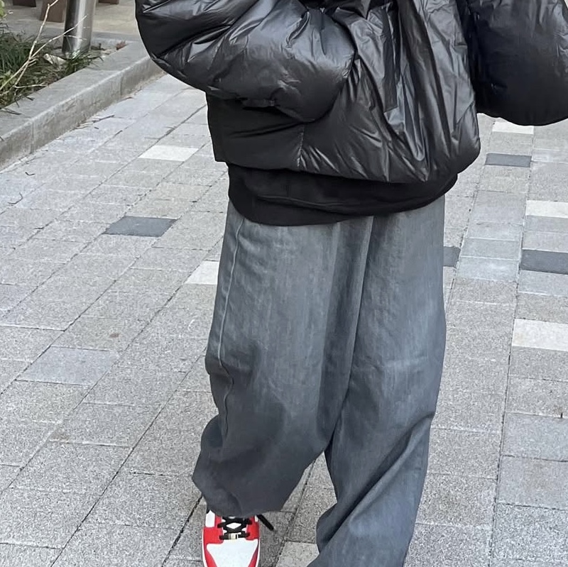 Nike x NBA Dunk Low Retro EMB Black and Chile Red 착용 스타일