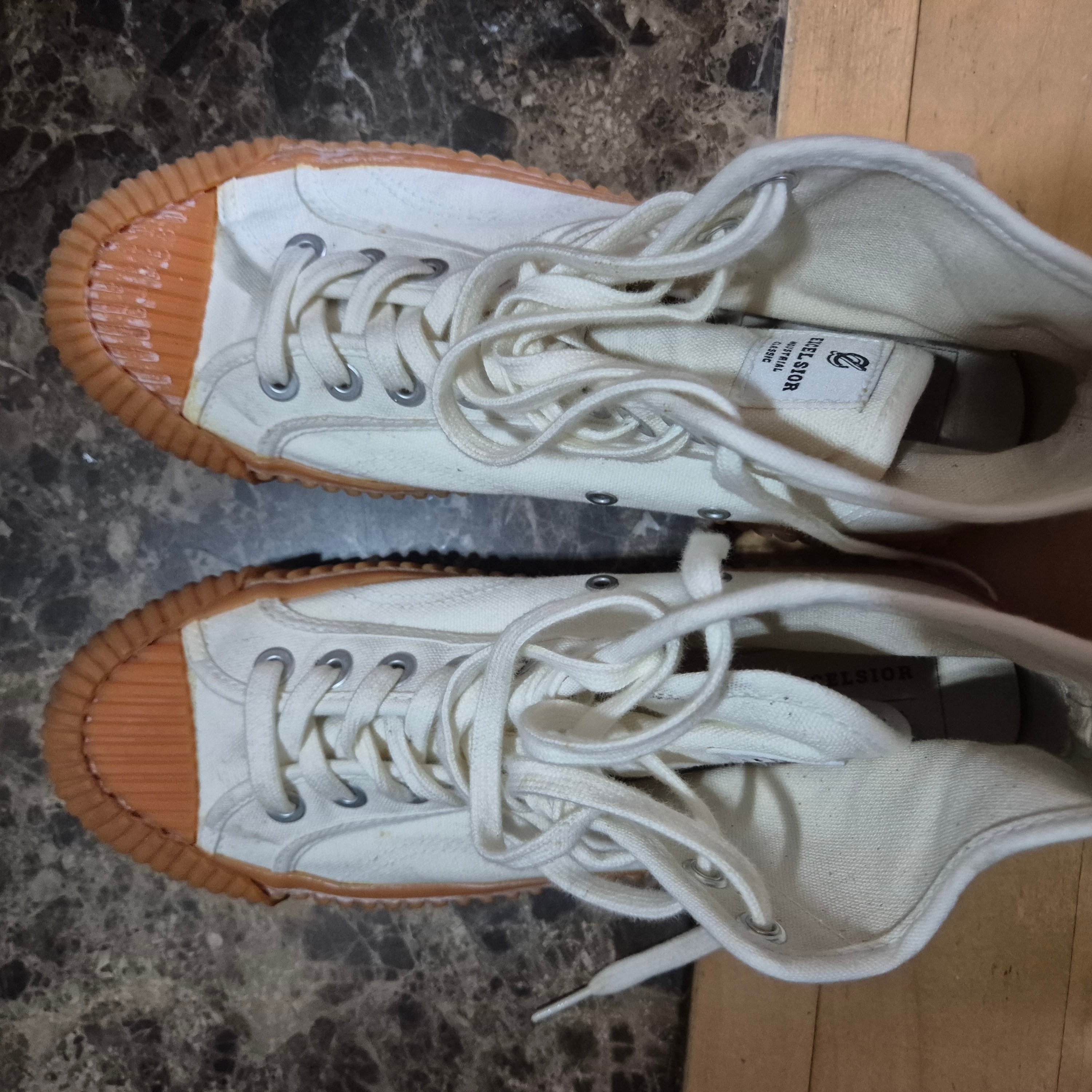 Excelsior Bolt Low Steam White/Gum 착용 스타일