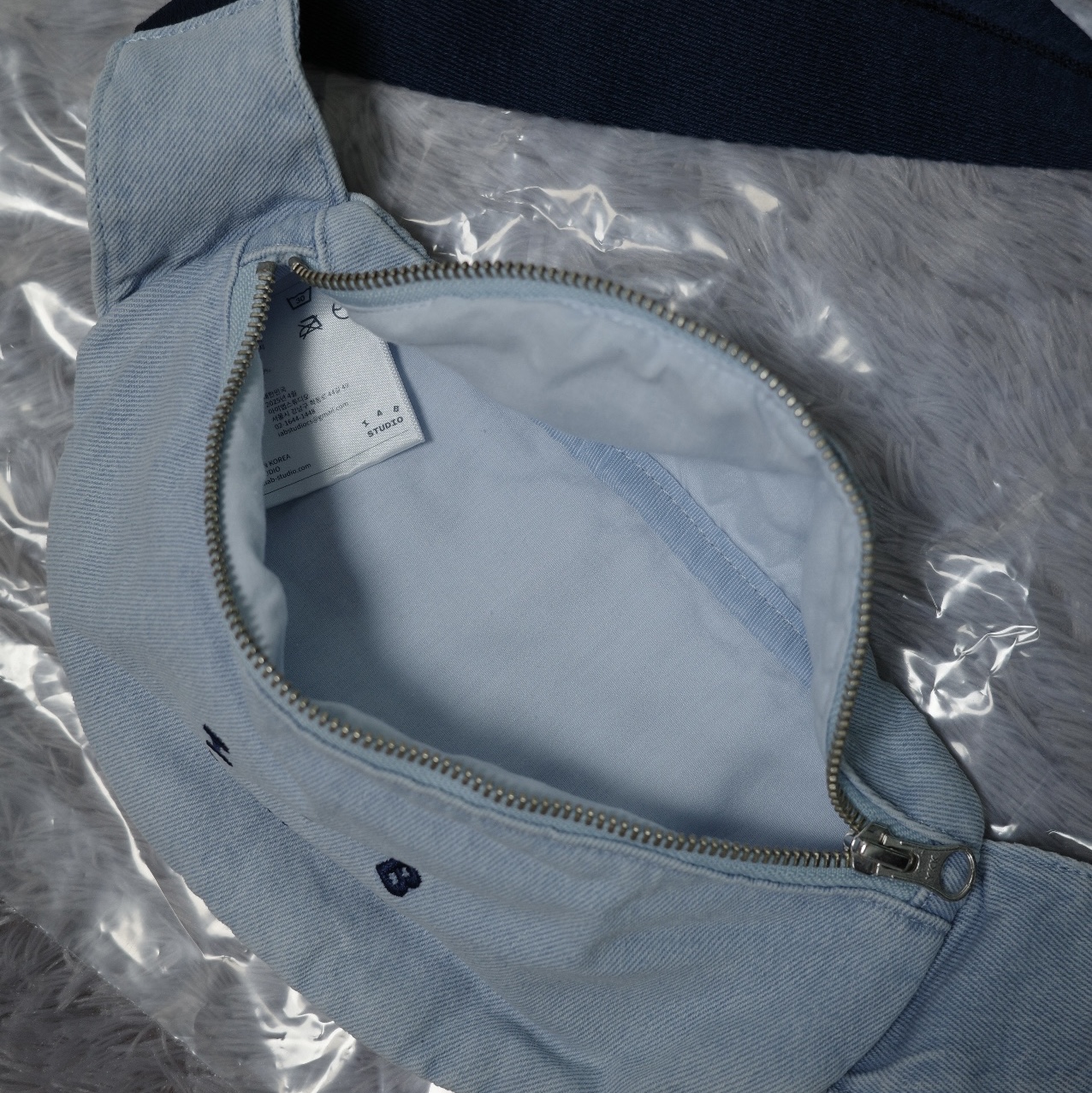 IAB Studio Denim Hip Sack Blue 착용 스타일 - 3
