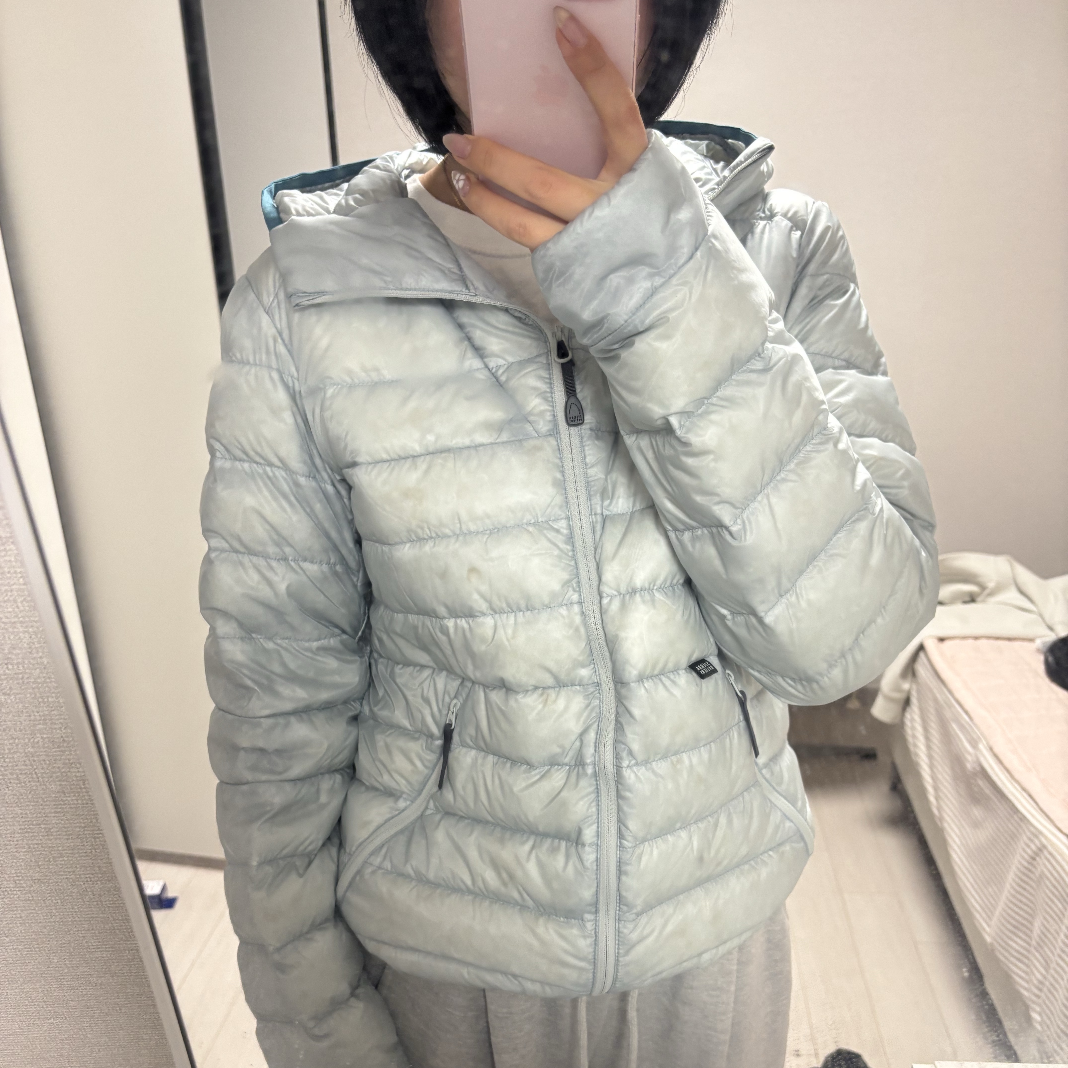 SIERRA DESIGNS W Muir Lightweight Goose Down Hooded Jacket Light Grey 착용 스타일 - 1