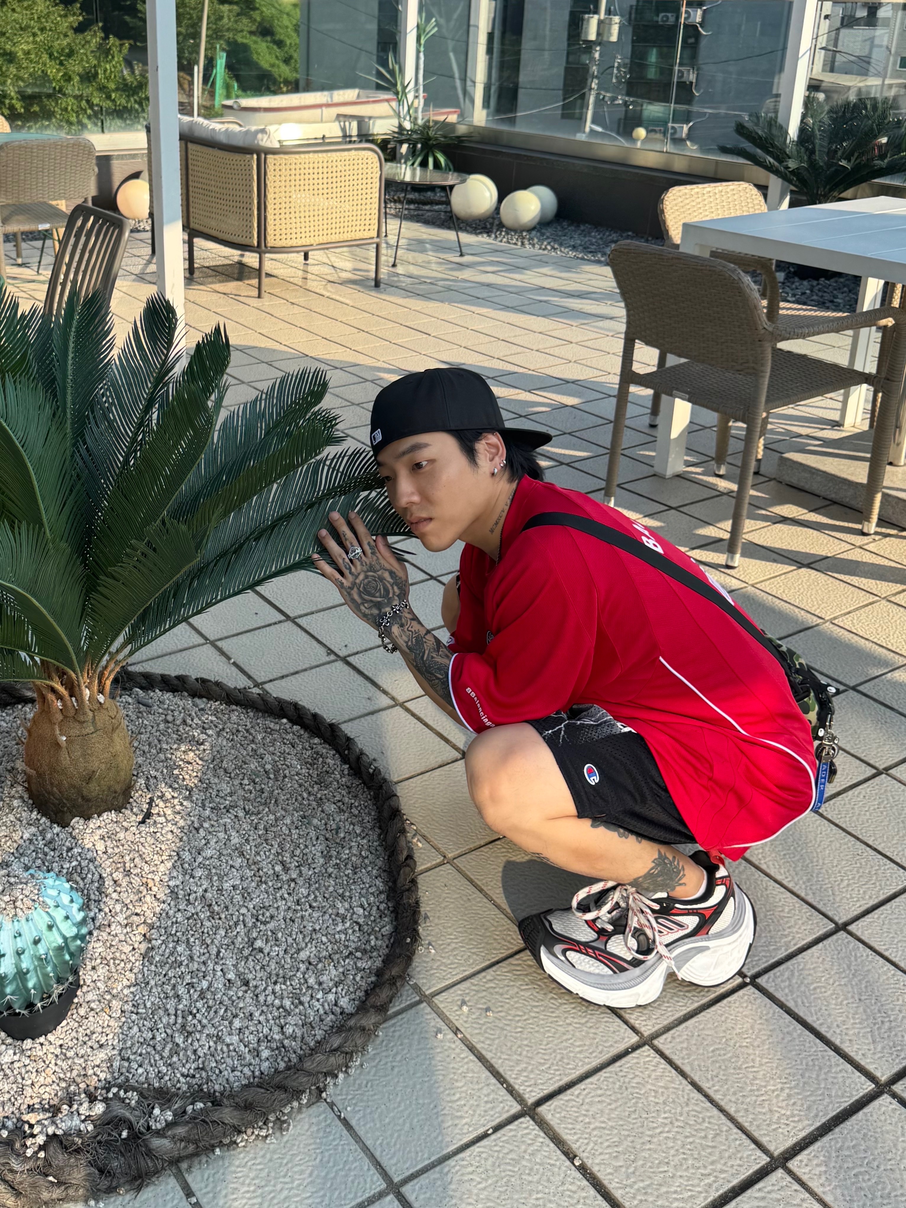 Balenciaga 10XL Sneakers Grey White Red, Bape ABC Camo Shark Mini Bag Green 착용 스타일 - 6