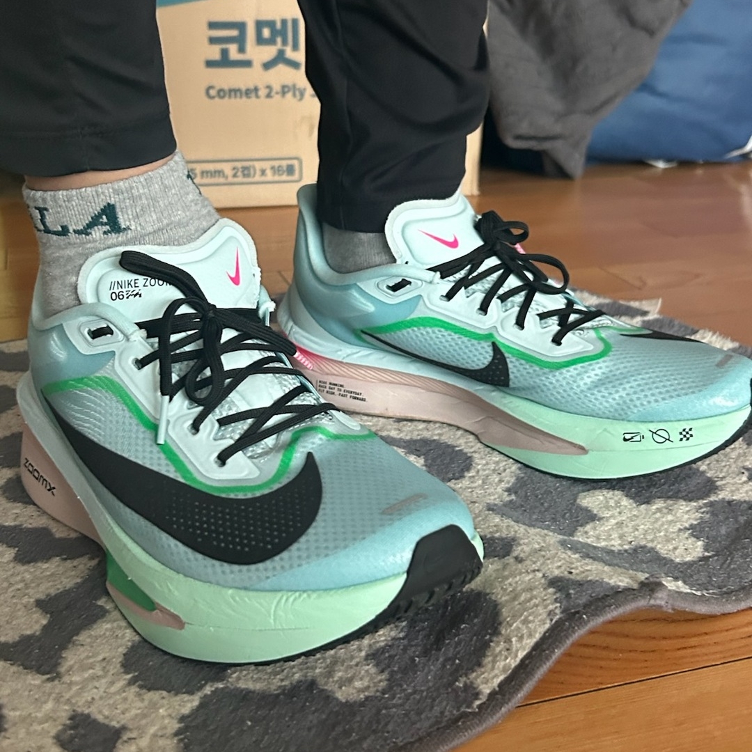 Nike Zoom Fly 6 Glacier Ice Hyper Pink 착용 스타일
