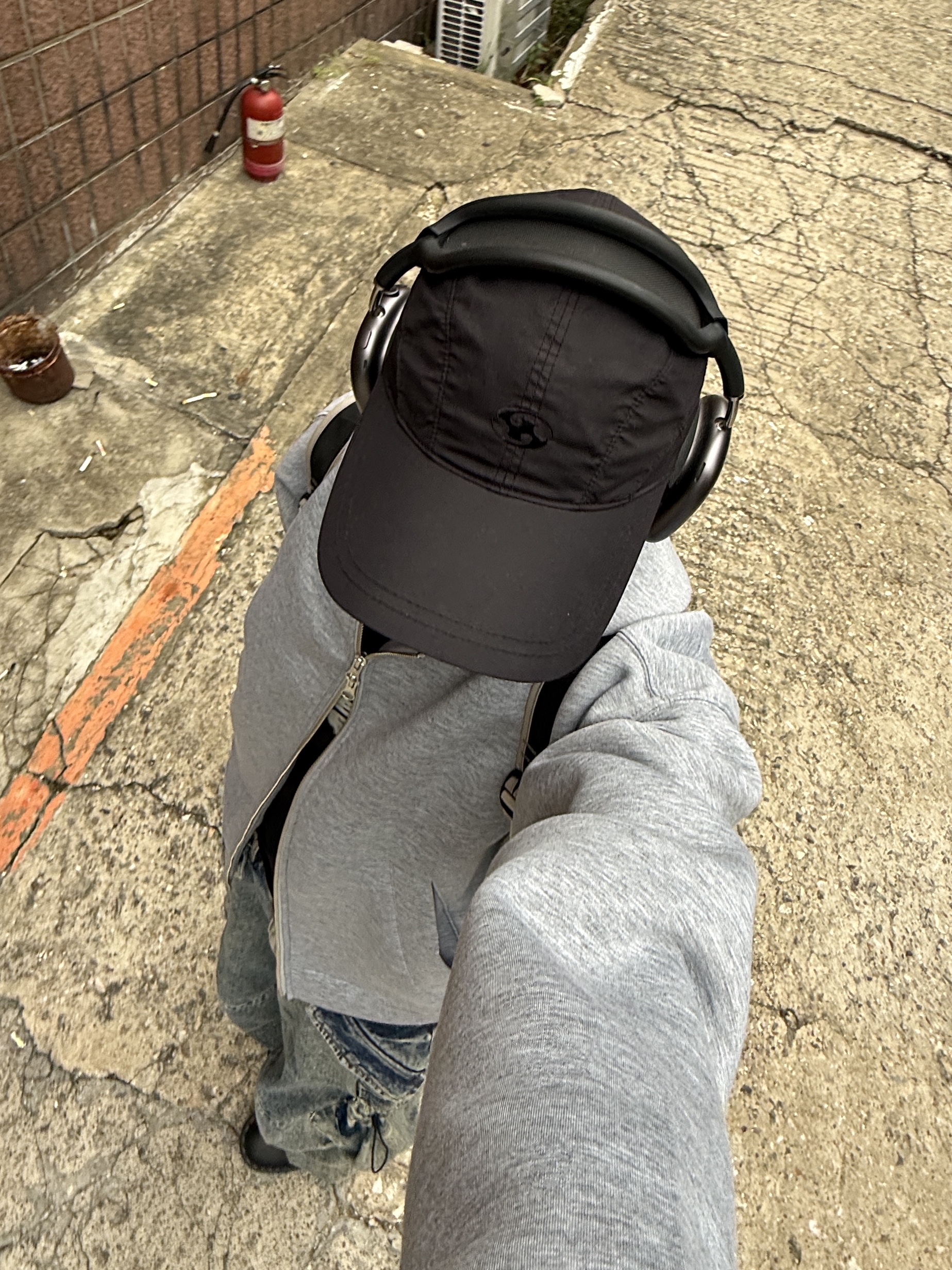Dr. Martens 1461 Ambassador Black, Arc'teryx Heliad 15 Backpack Rune 착용 스타일 - 2