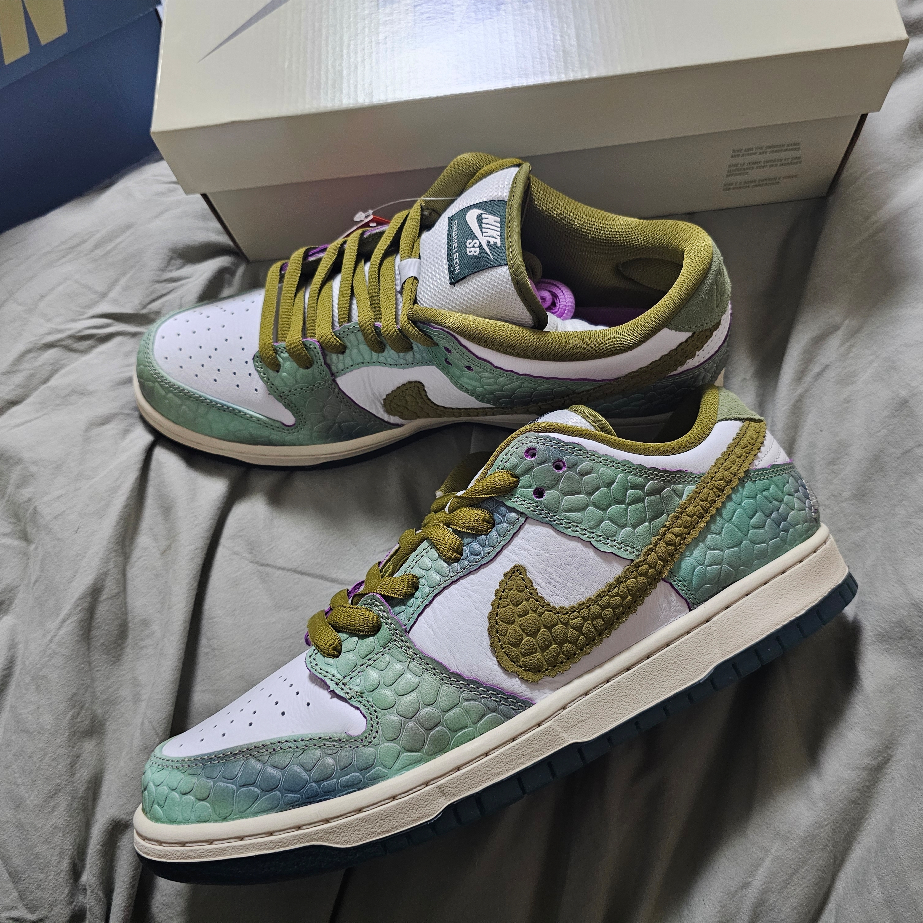 Nike x Alexis Sablone SB Dunk Low Pro White and Pacific Moss 착용 스타일