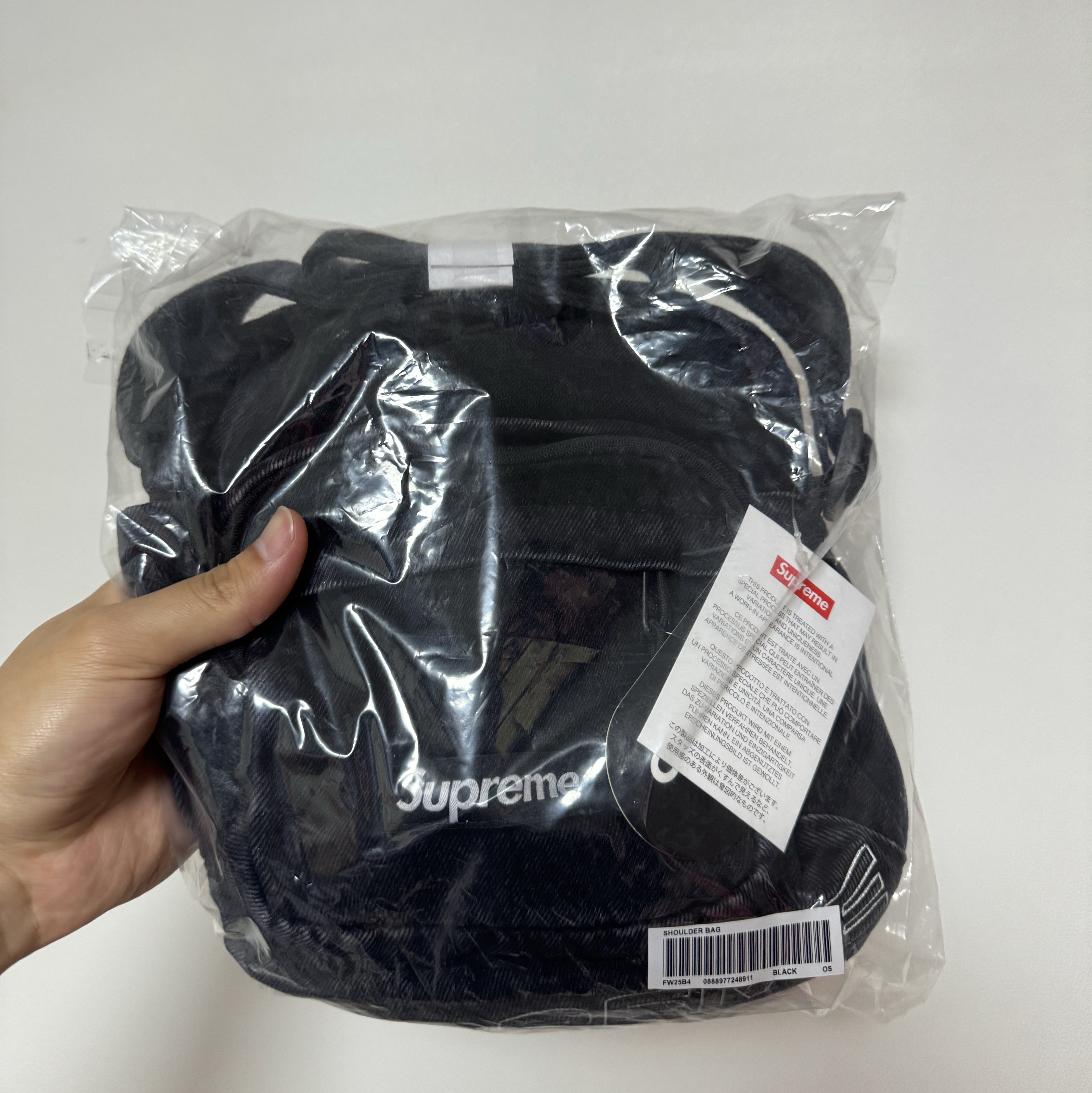 Supreme Denim Shoulder Bag Black - 25FW 착용 스타일