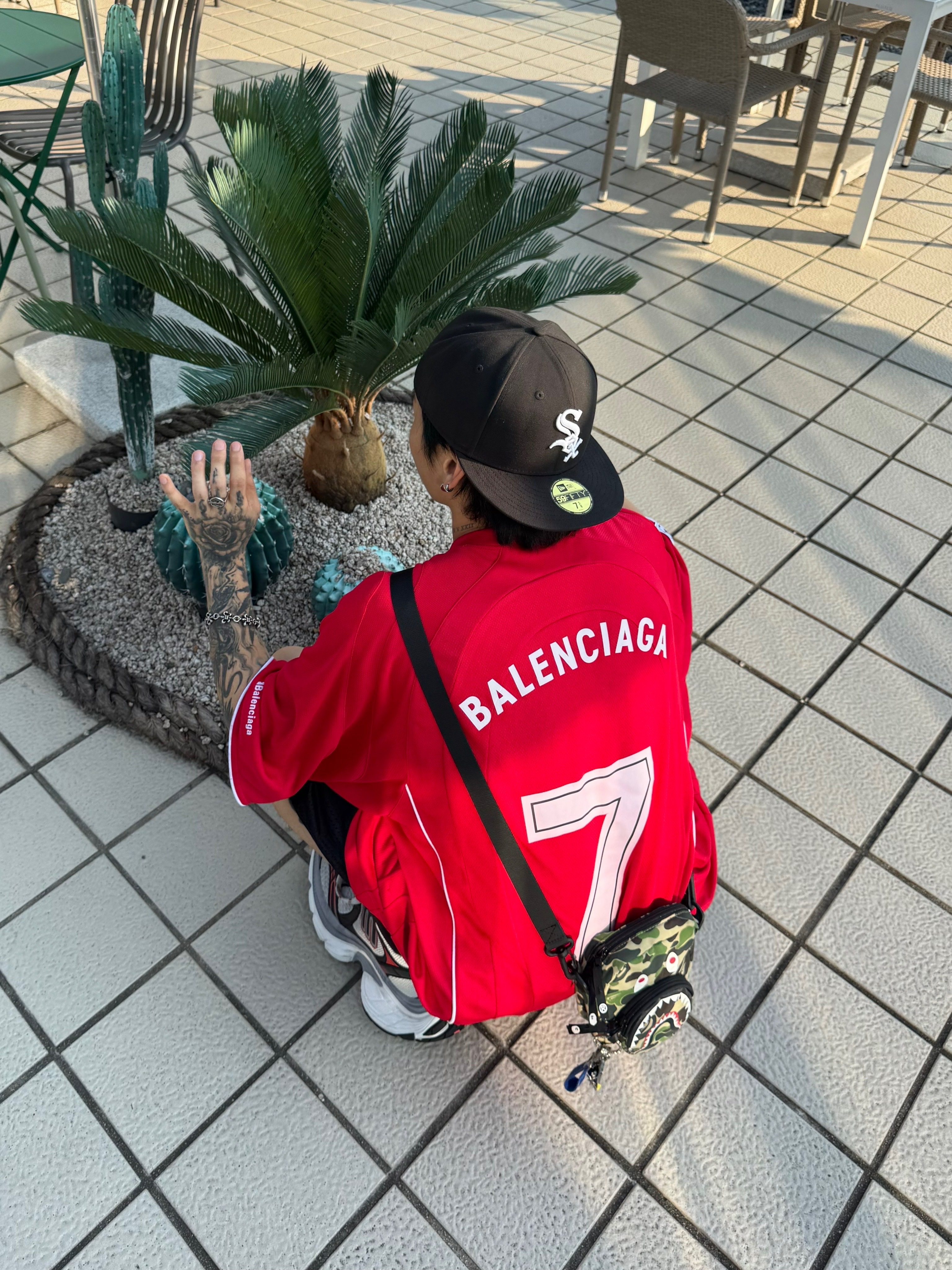 Balenciaga 10XL Sneakers Grey White Red, Bape ABC Camo Shark Mini Bag Green 착용 스타일 - 7