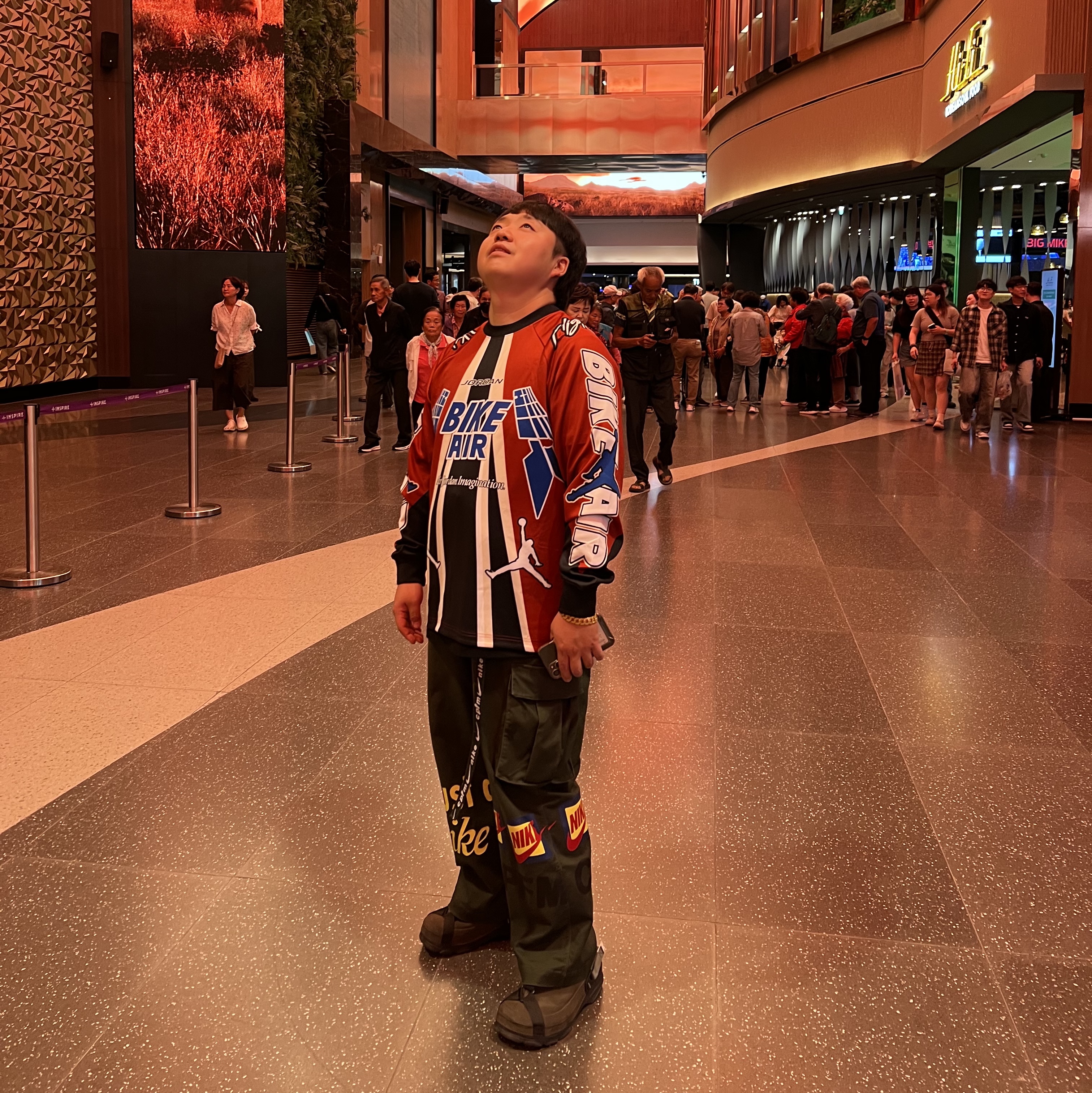 Jordan x Nigel Sylvester Jersey Cinnabar (HQ1729-623), Nike x Cactus Plant Flea Market Track Pants Olive 착용 스타일