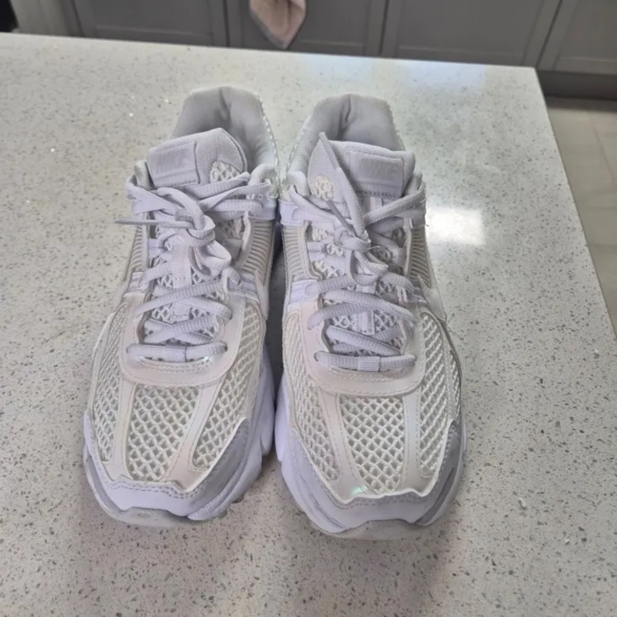(W) Nike Zoom Vomero 5 SE White Platinum Tint 착용 스타일