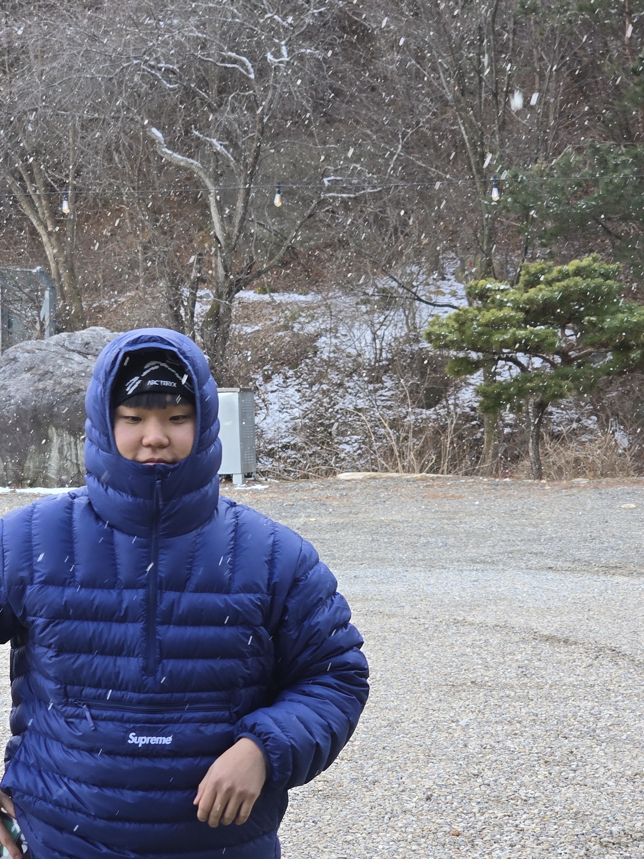 Supreme Micro Down Half Zip Hooded Pullover Navy - 24FW 착용 스타일