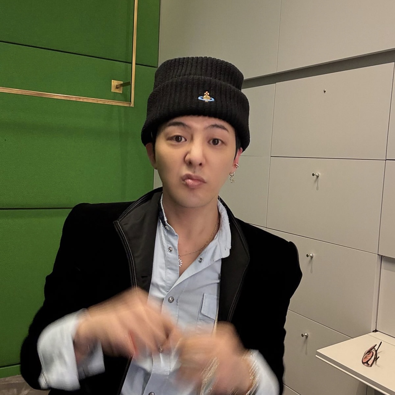 Vivienne Westwood Sporty Beanie Black 착용 스타일