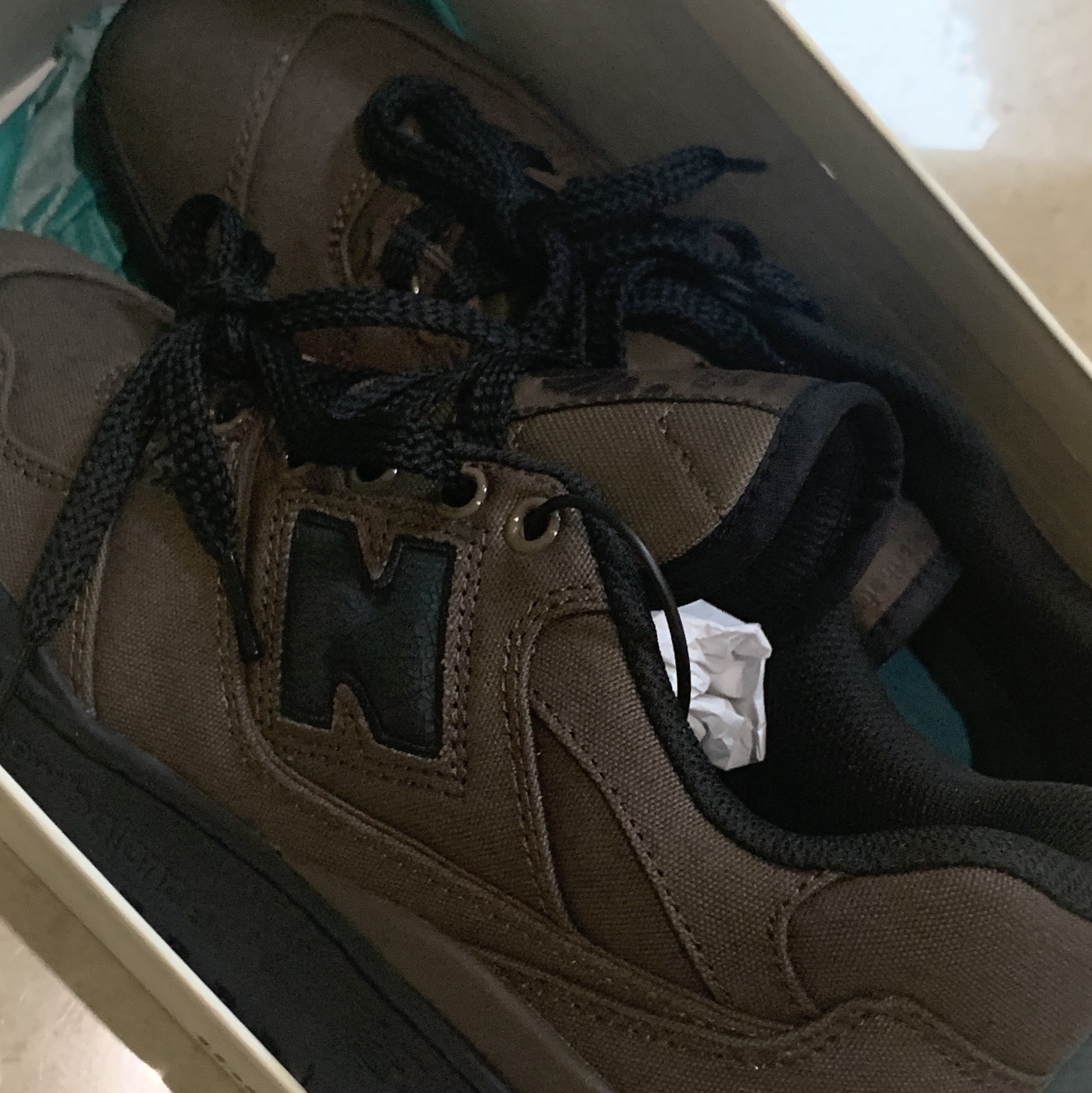 New Balance x Thisisneverthat 550 Brown Black 착용 스타일