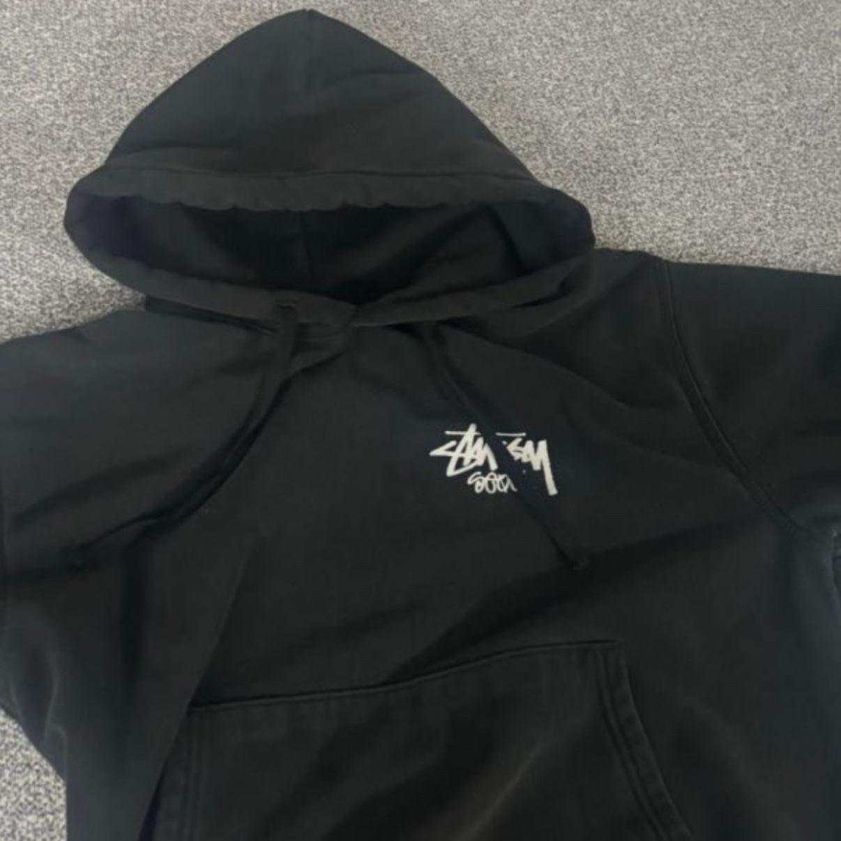 Stussy World Tour Hoodie Black 2023 착용 스타일