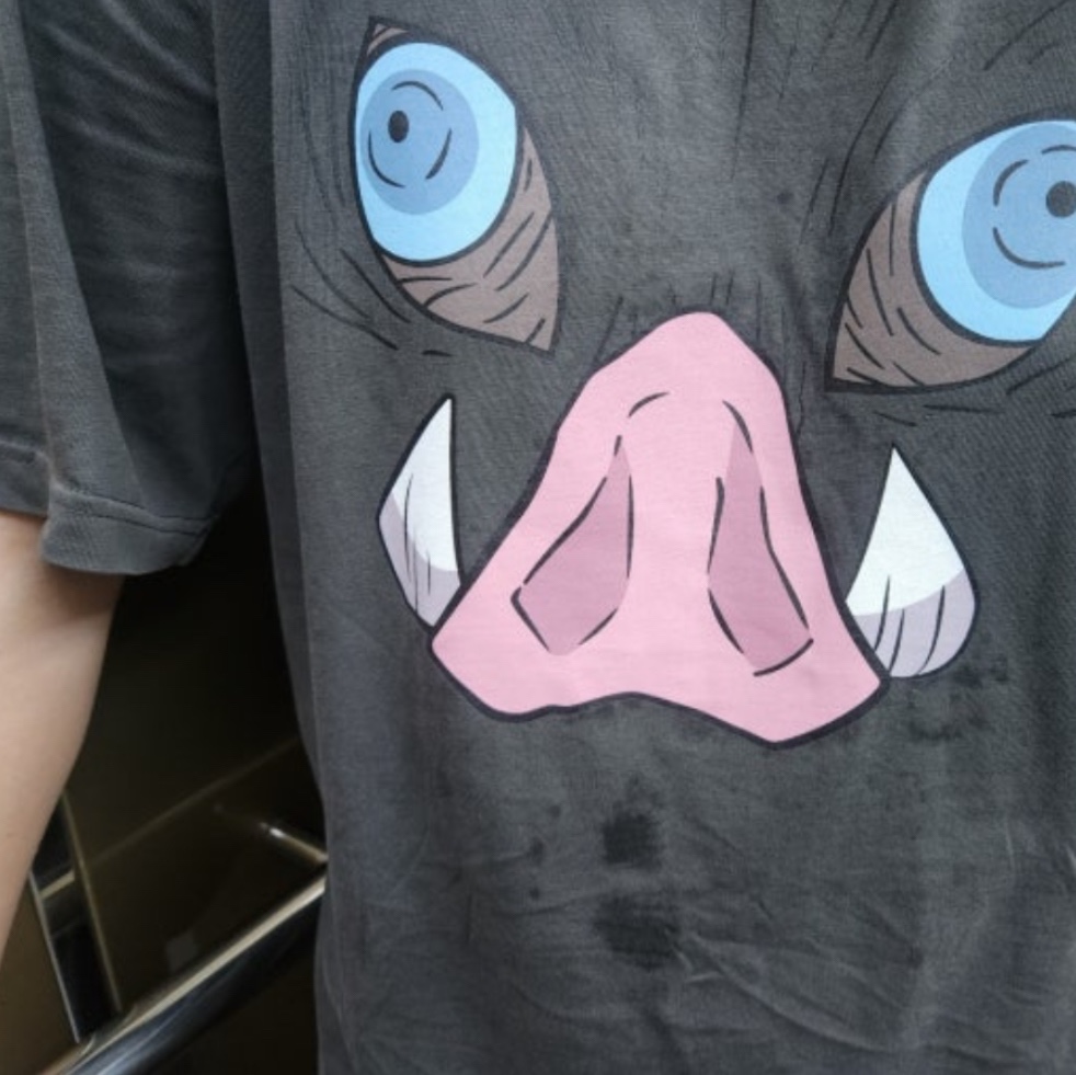 Spao x Demon Slayer Short Sleeve T-Shirt Charcoal 착용 스타일