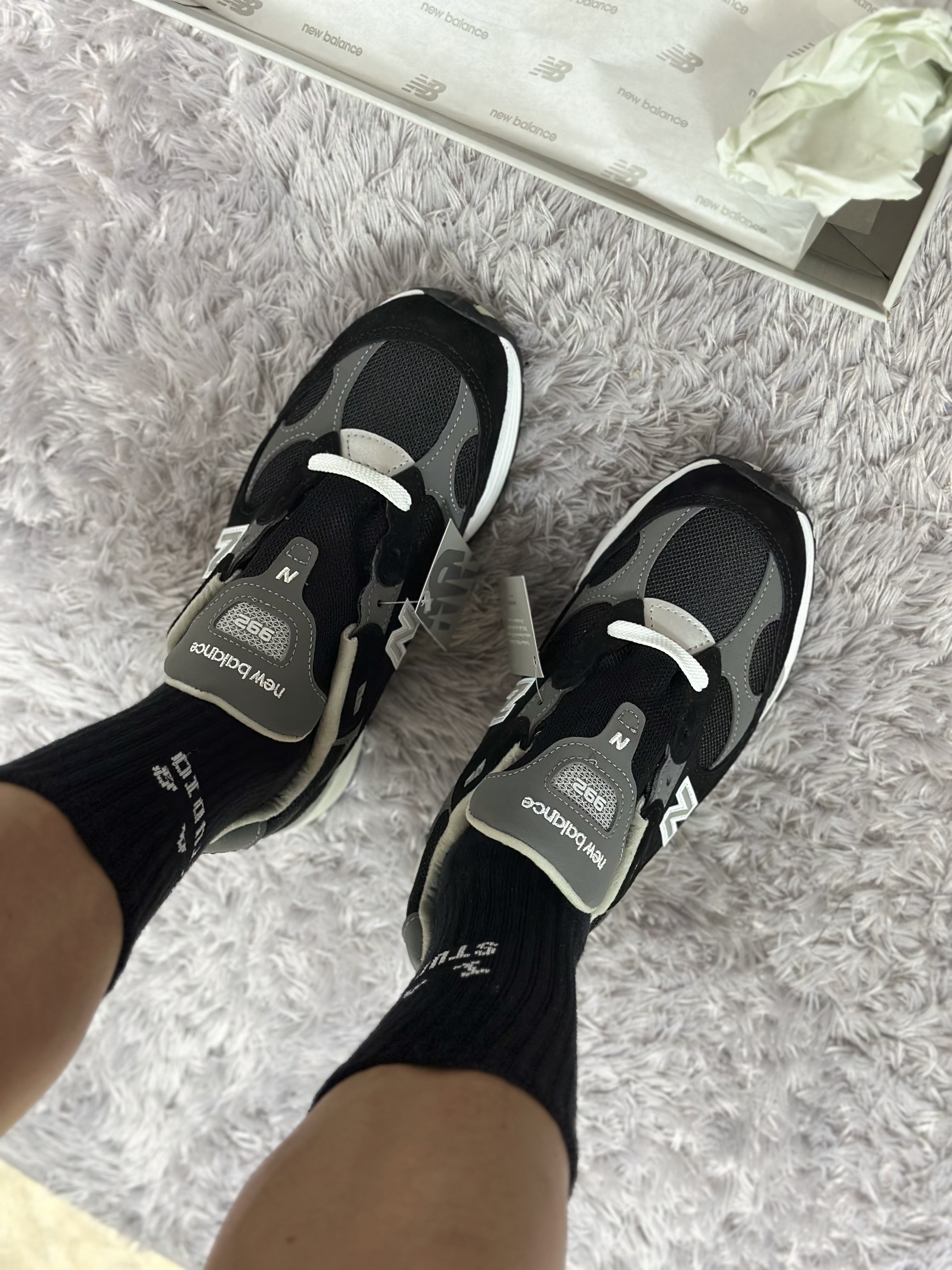 New Balance 992 Made in USA Core Black Grey 착용 스타일