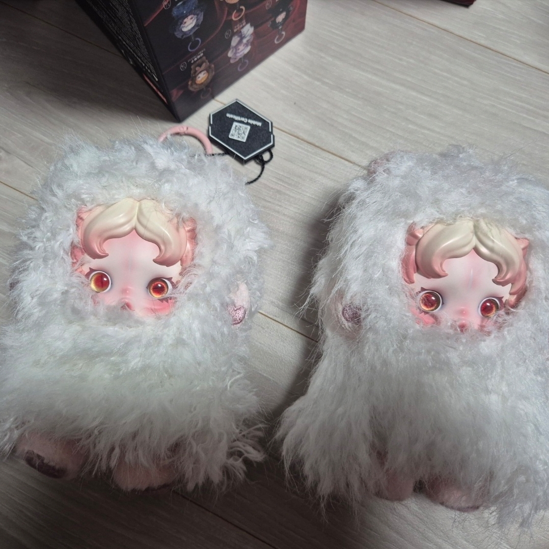 Pop Mart Skullpanda You Found Me ! Series Plush Doll Pendant Ghostie (Opened Case) 착용 스타일