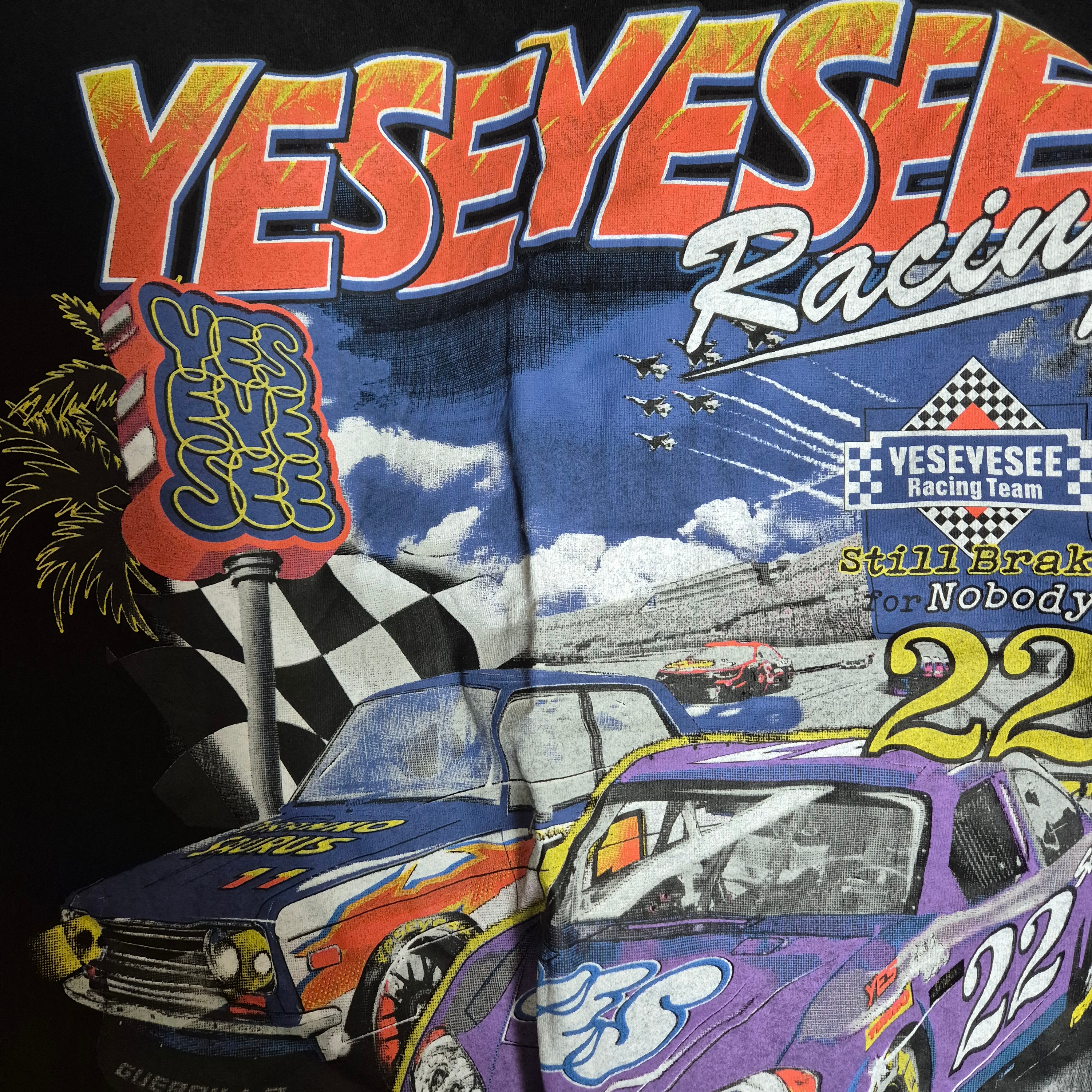 YESEYESEE Racing Tee Black 착용 스타일