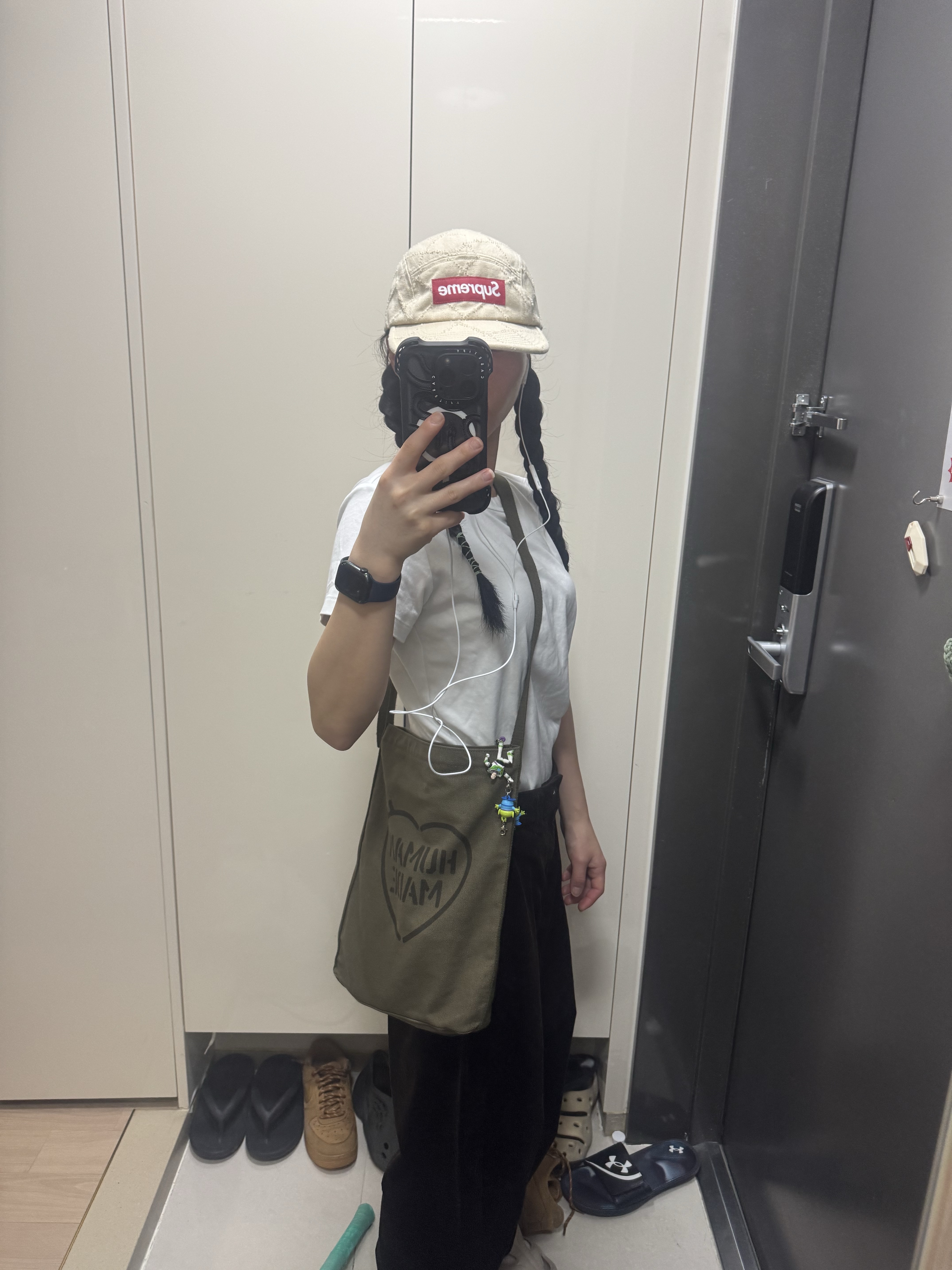 Supreme Punched Denim Camp Cap Dyed Beige - 23FW, Human Made Military Mini Shoulder Bag Olive Drab 착용 스타일 - 3