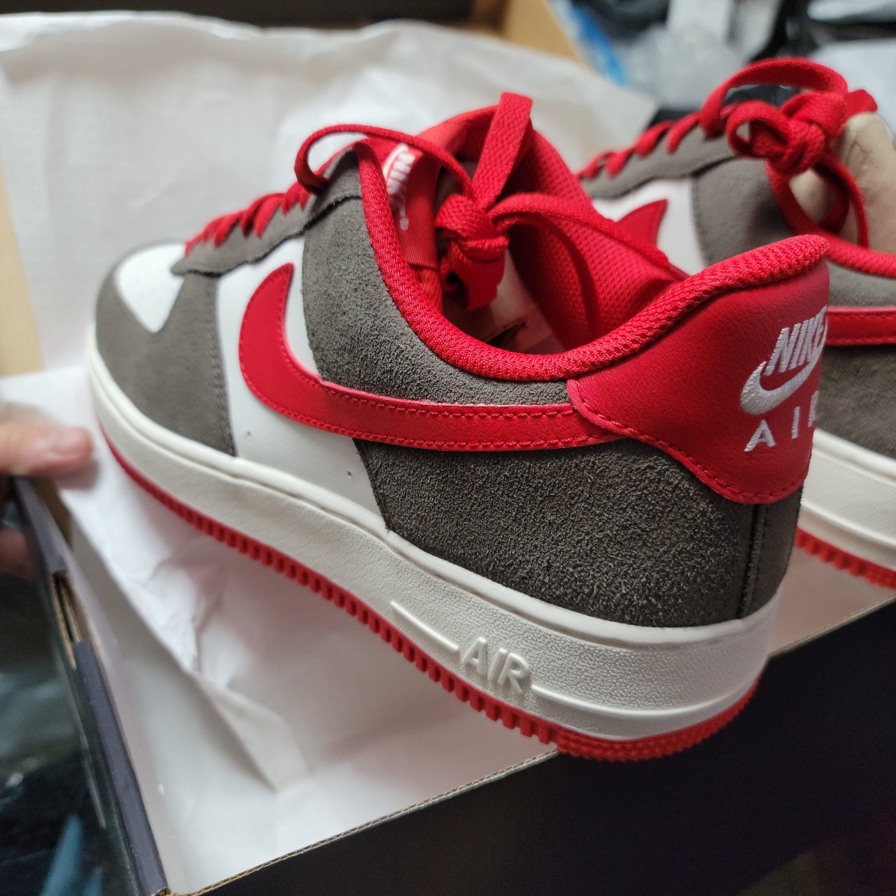Nike Air Force 1 '07 LV8 Cave Stone Sail 착용 스타일 - 2