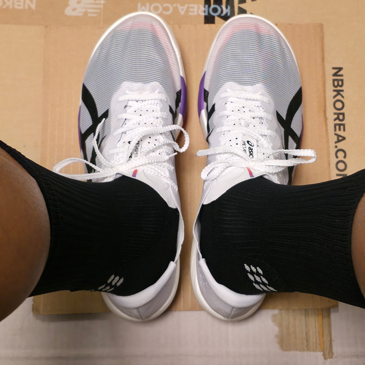 Asics Metaspeed Ray Tokyo White Flash Red 착용 스타일