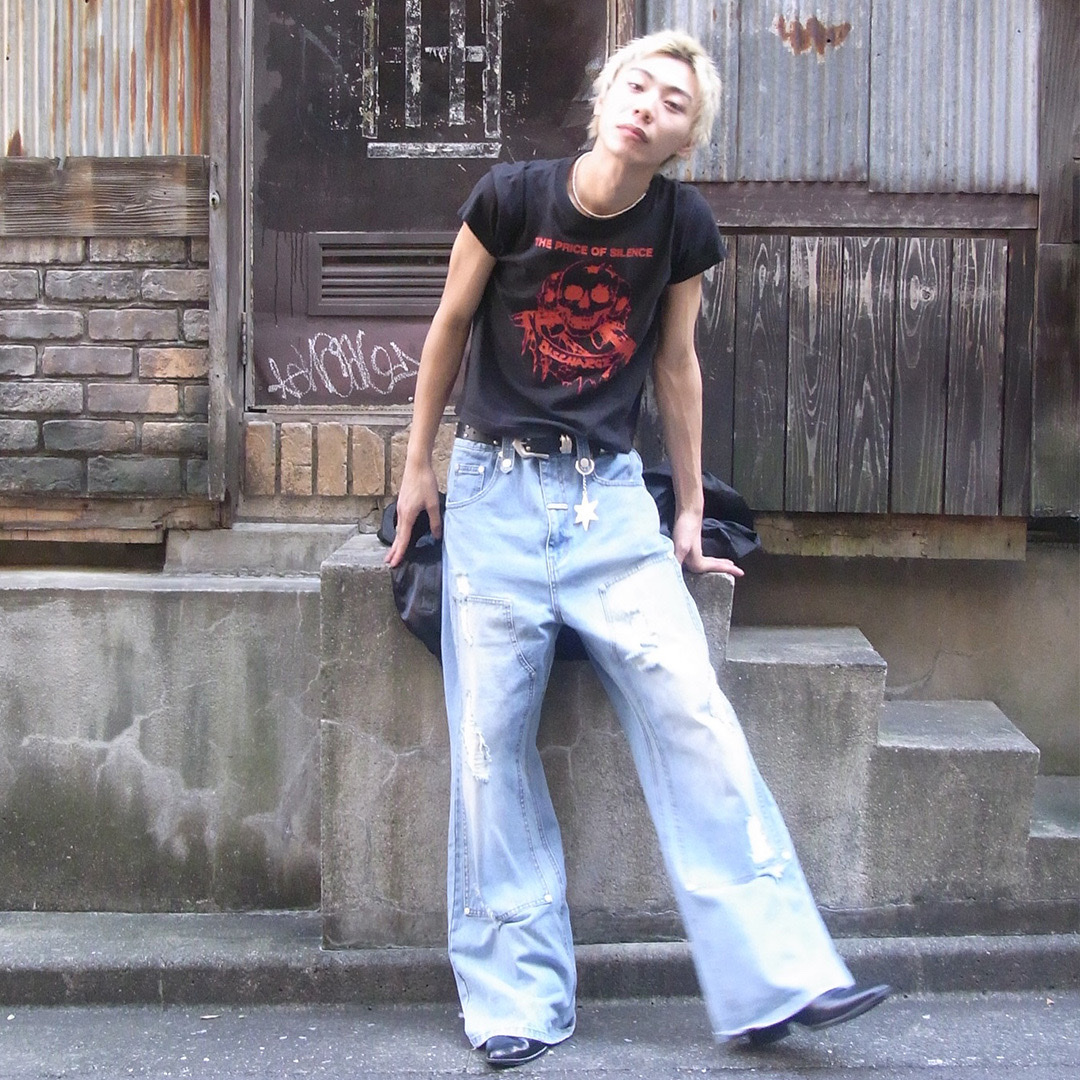 Thevinylhouse Destroyed Boots Cut Denim Pants Light Blue 착용 스타일