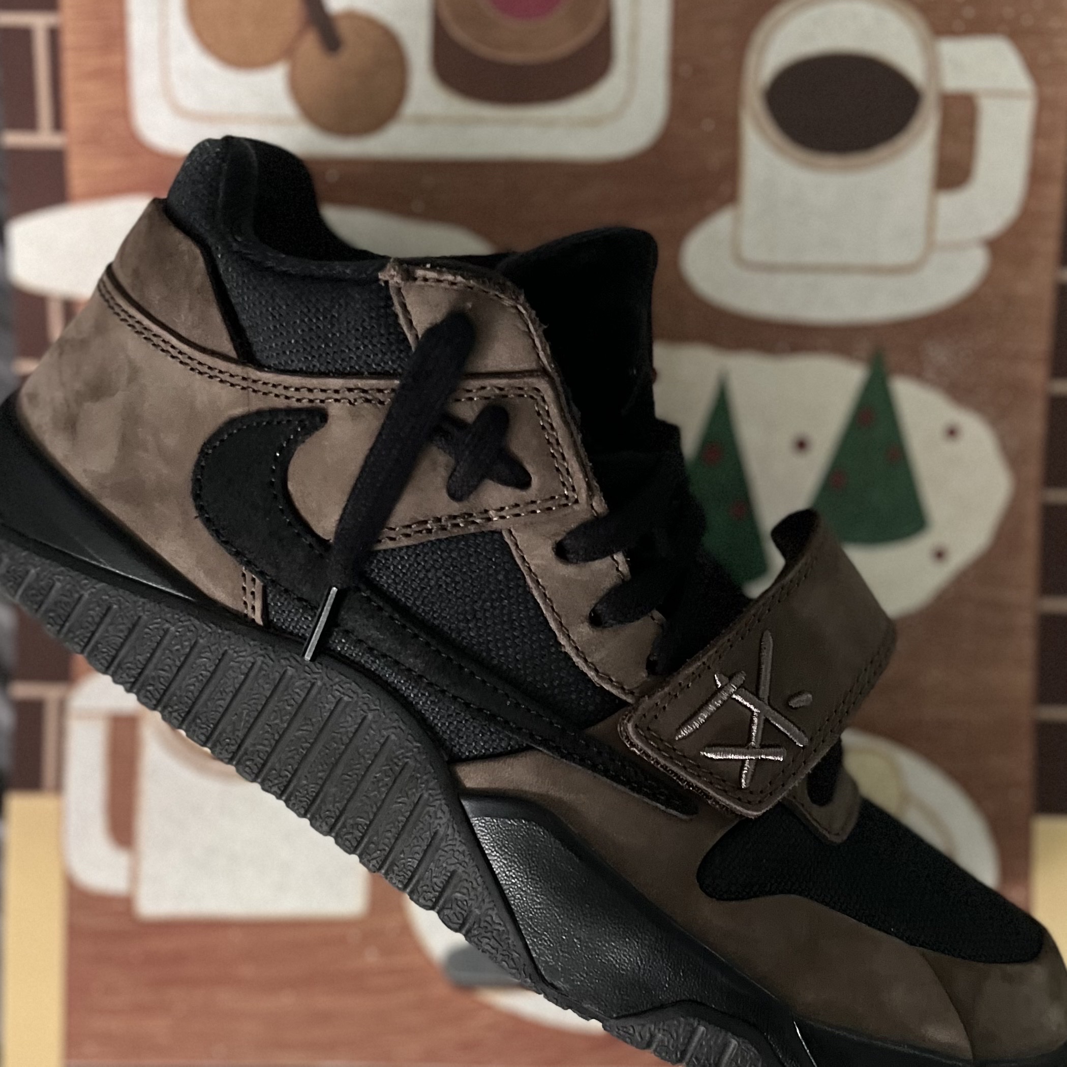 Jordan x Travis Scott Jumpman Jack TR Black and Dark Mocha 착용 스타일