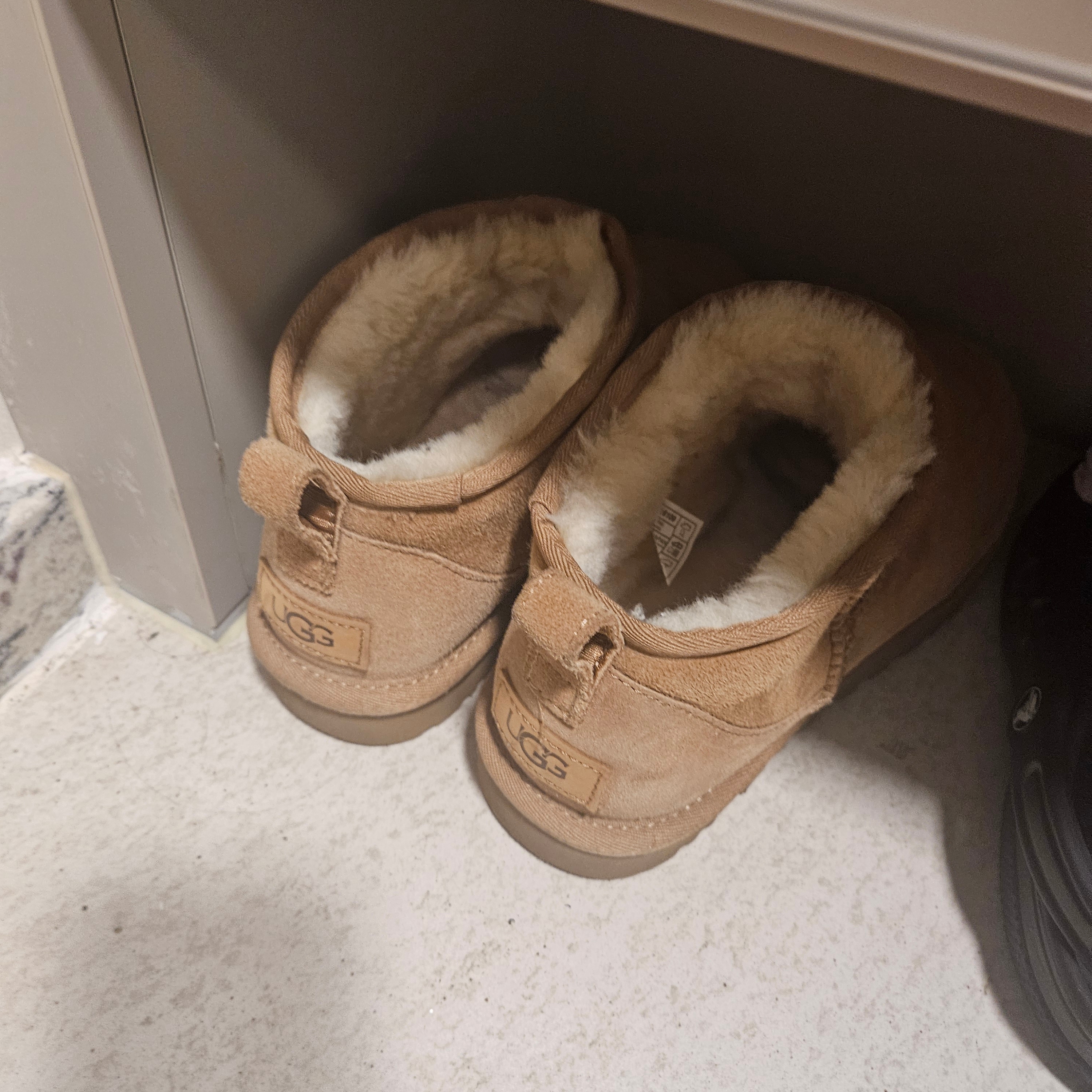 (W) UGG Classic Ultra Mini Boots Chestnut 착용 스타일