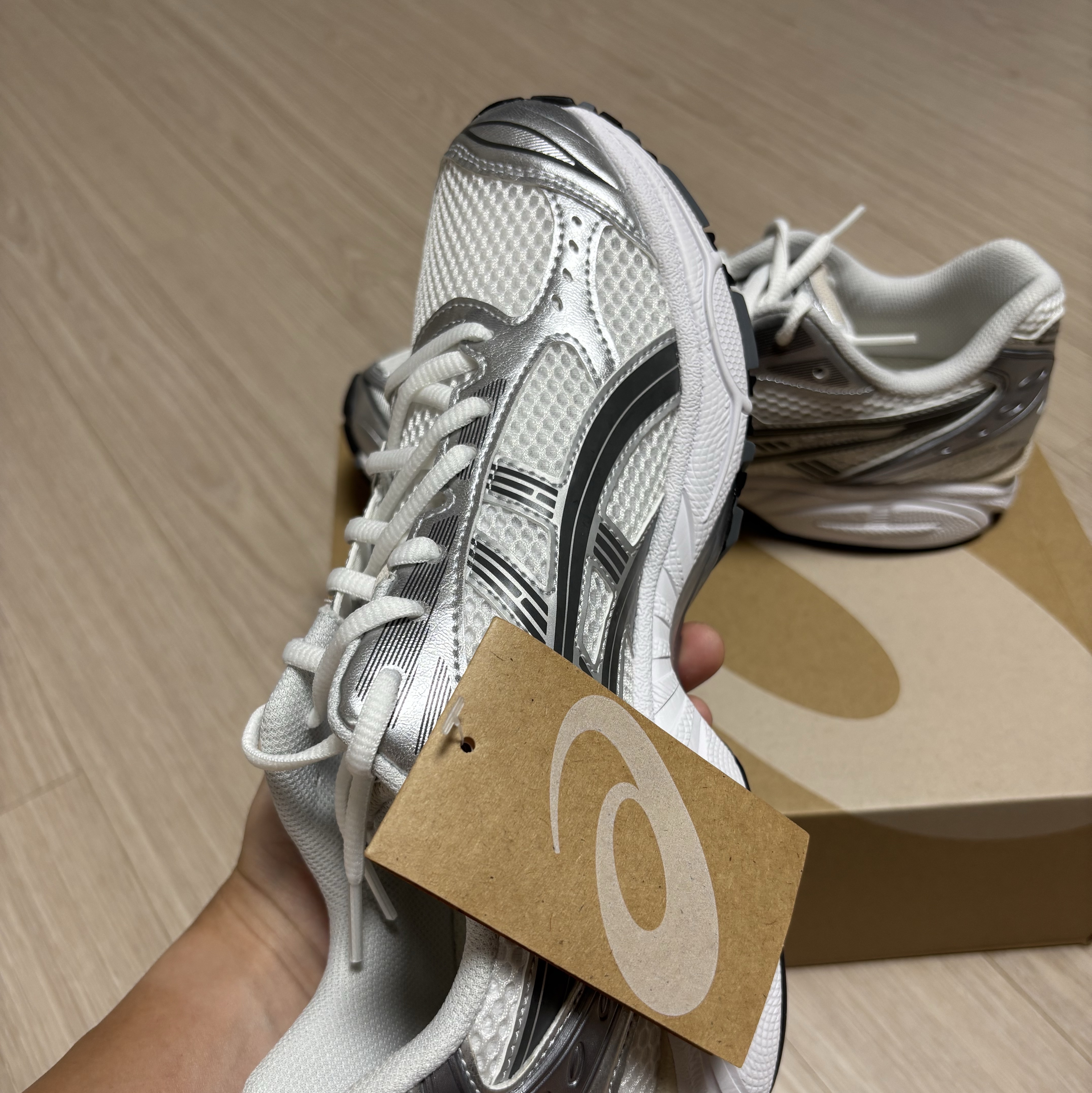 Asics Gel-Kayano 14 White Graphite Grey 착용 스타일 - 7