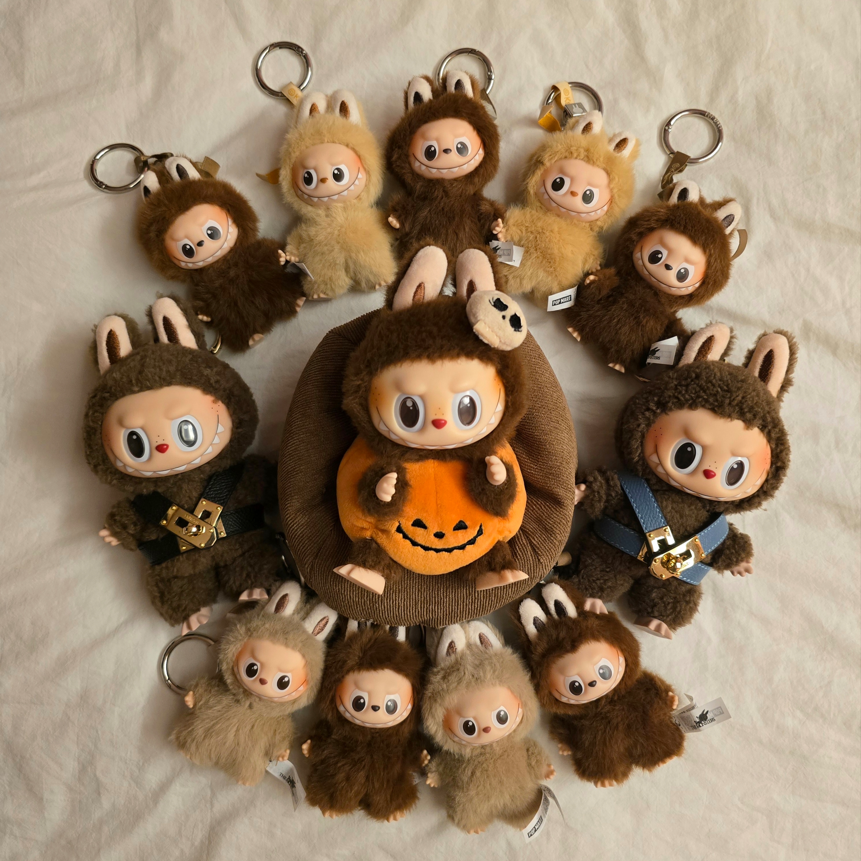 Pop Mart Labubu The Monsters Labubu Tasty Macarons Series Chestnut Cocoa Keyring (Opened Case), Pop Mart The Monsters Labubu Tasty Macarons Series Sealed Case (6 Blind Boxes) 착용 스타일