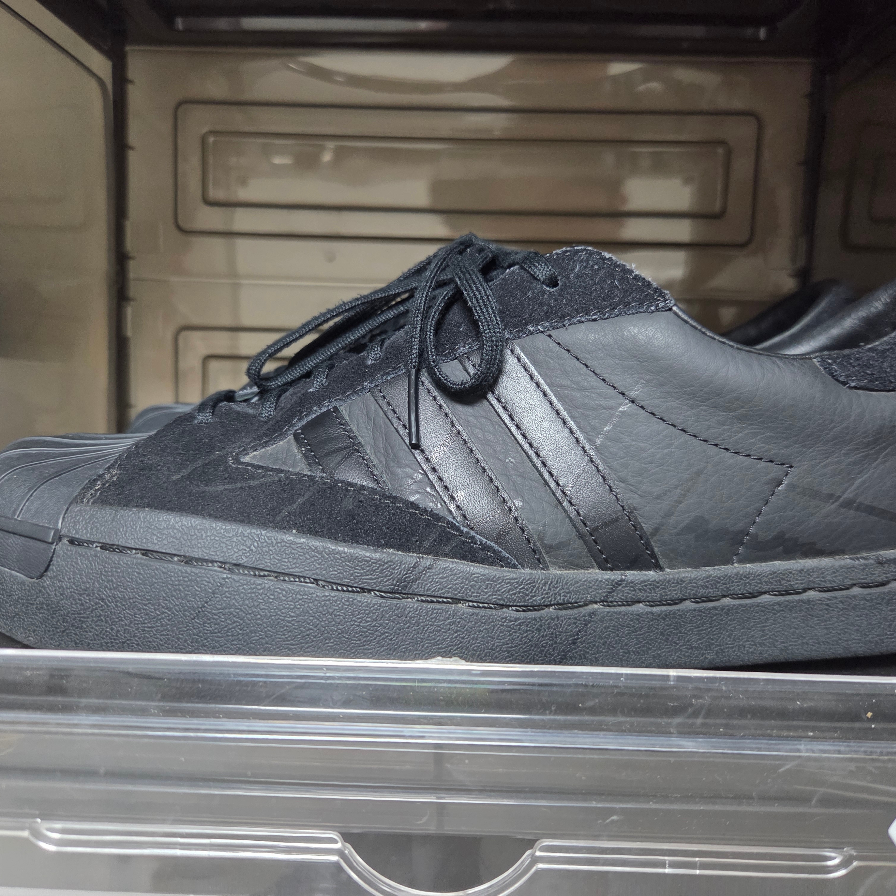 Y-3 Yohji Star Triple Black 착용 스타일