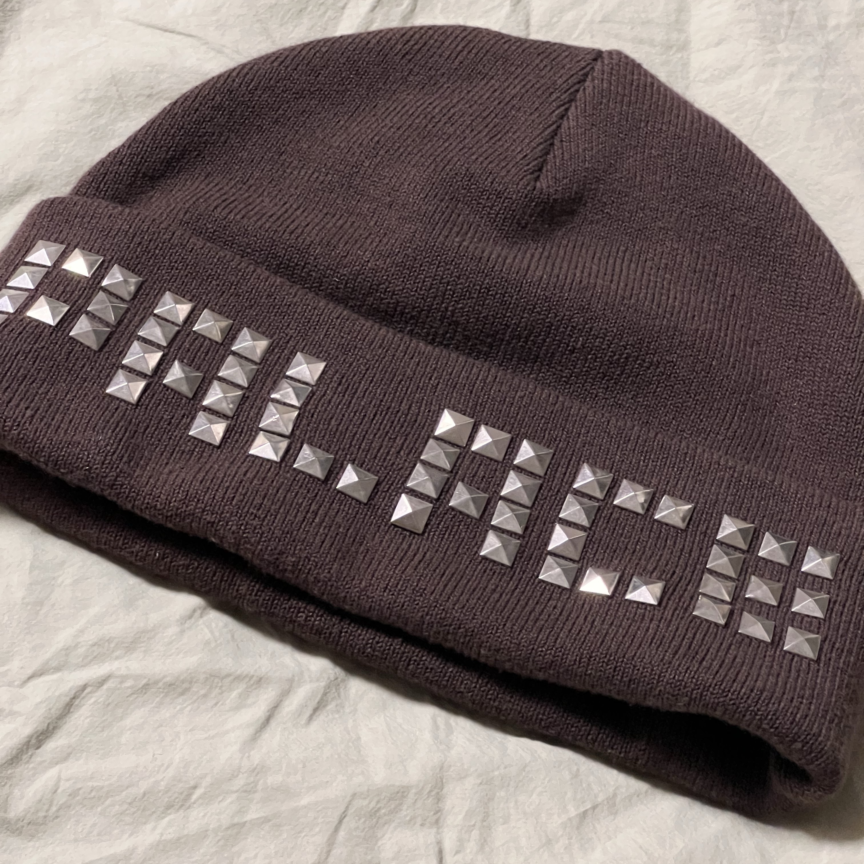 Palace Emotional Studded Beanie Brown - 25SS 착용 스타일