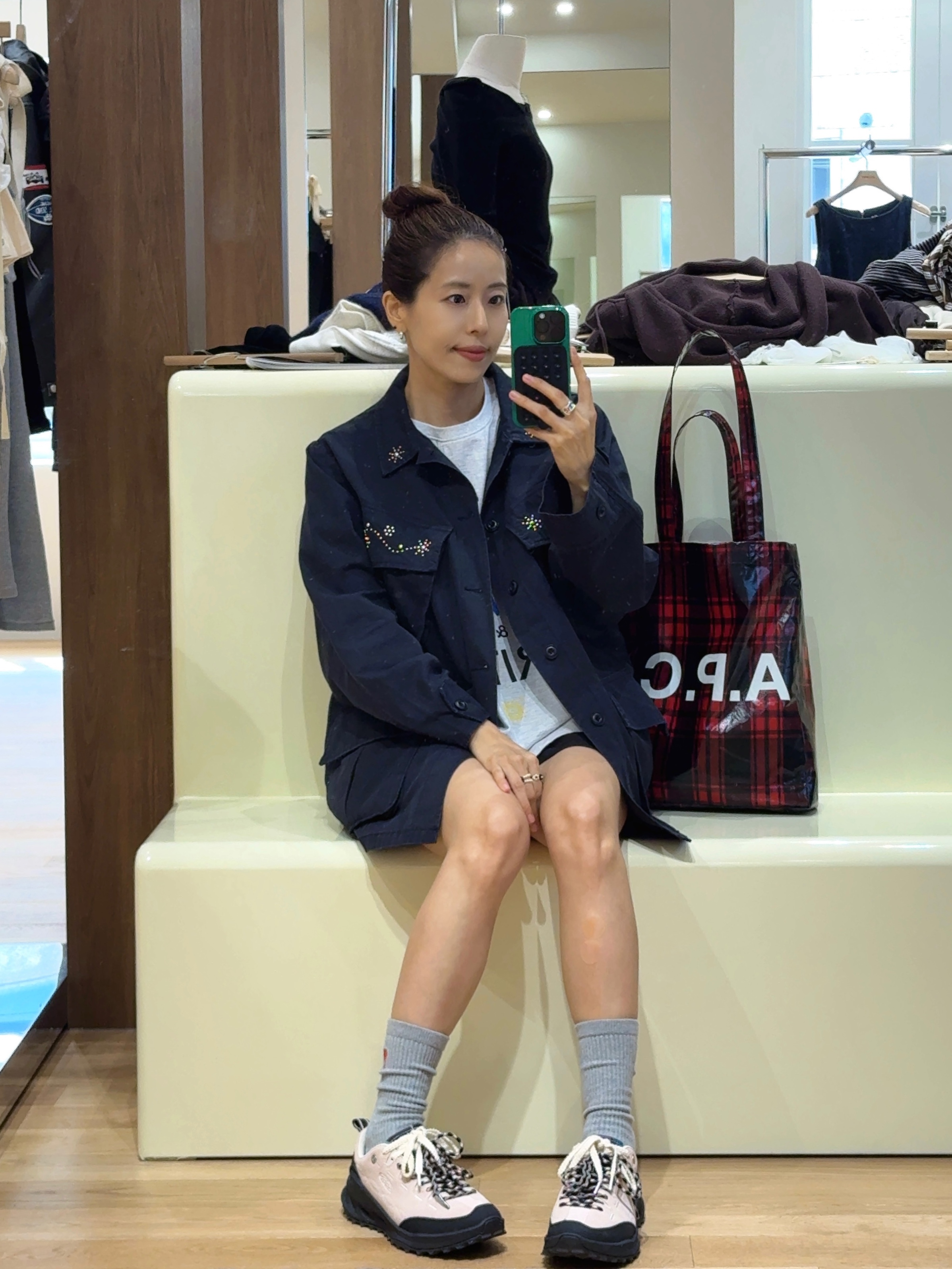 Fritur Blue Bird T-shirt Light Gray_F252TS02, SATUR X KEEN JASPER ZIONIC Light Pink 착용 스타일