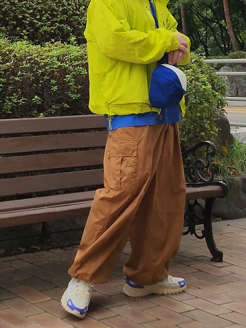 Essentials x New Era 59FIFTY Fitted Cap Light Royal, Nike Tech Jacket Bright Cactus - Asia 착용 스타일 - 3