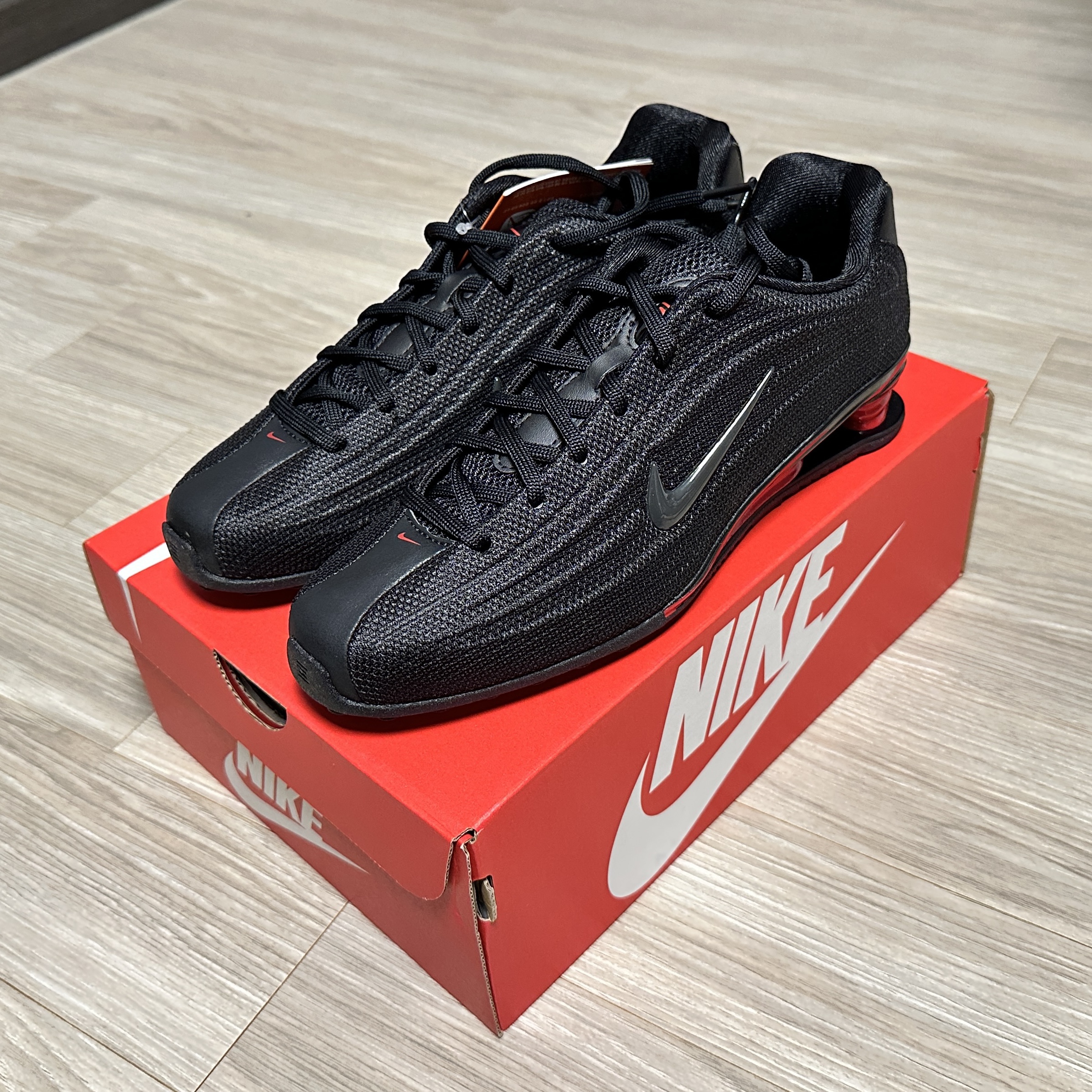 (W) Nike Shox Z Black University Red 착용 스타일