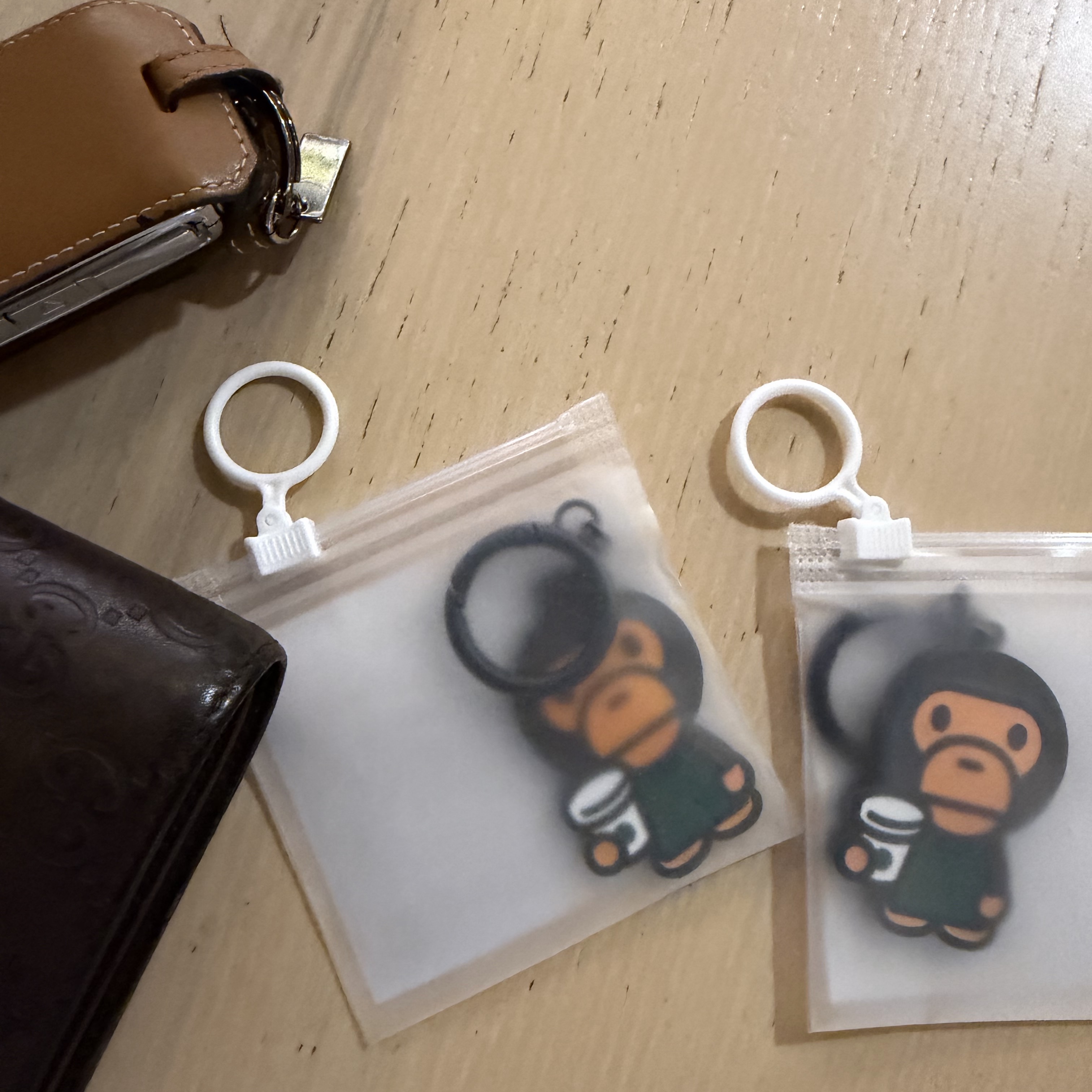Starbucks x BAPE Baby Milo Keychain 착용 스타일