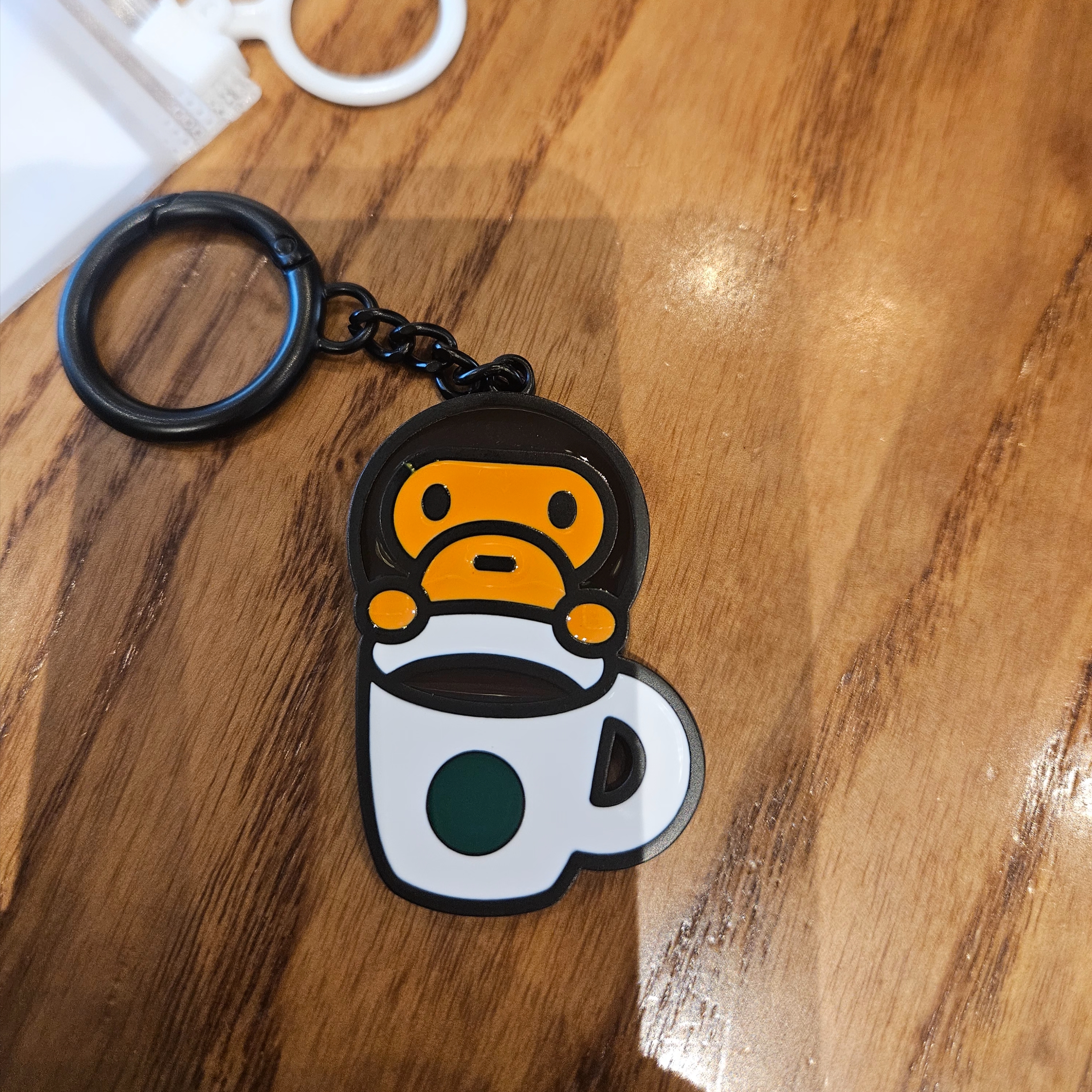 Starbucks x BAPE Baby Milo Keychain, Pop Mart Labubu The Monsters Pin For Love Series Vinyl Plush Pendant (N-Z) Q (Opened Case) 착용 스타일 - 2