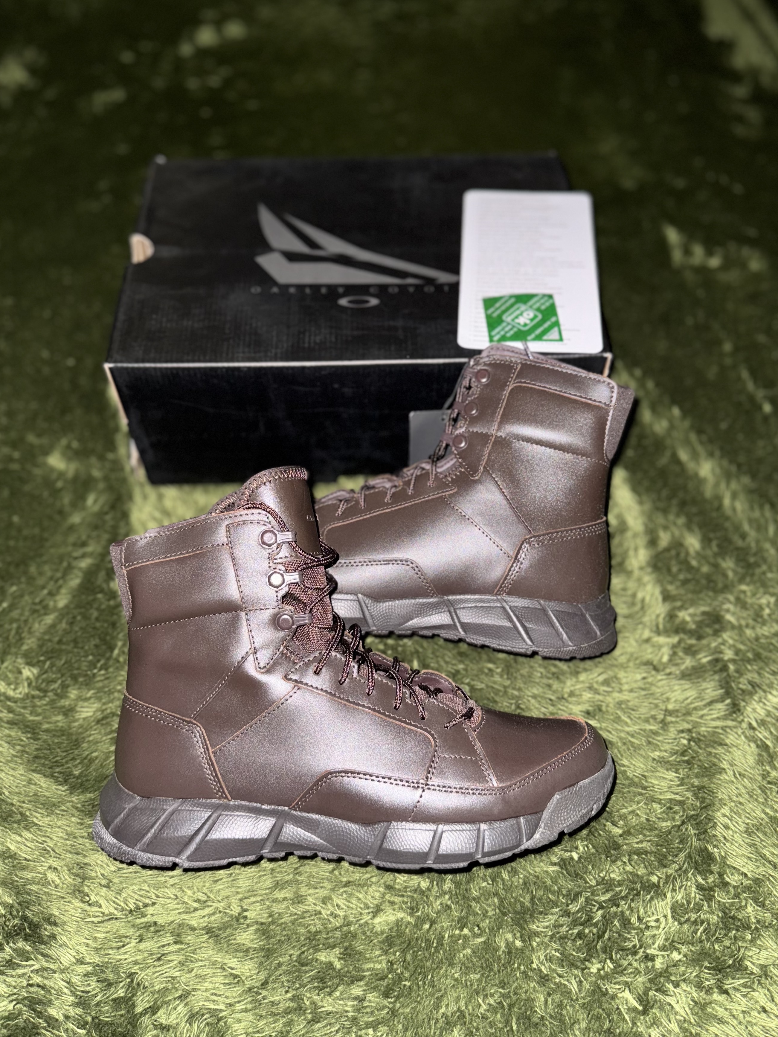 Oakley Leather Coyote Boot Brown 착용 스타일 - 1