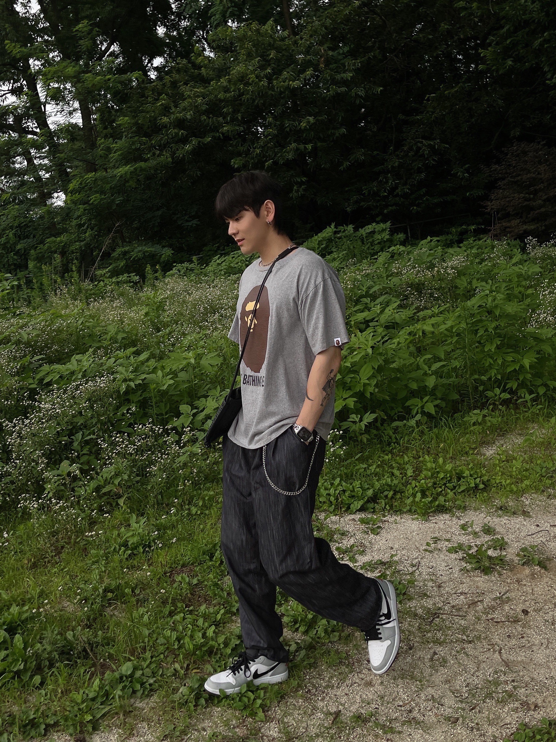 BAPE By Bathing Ape T-Shirt Gray, Jordan 1 Low Light Smoke Grey 착용 스타일 - 3