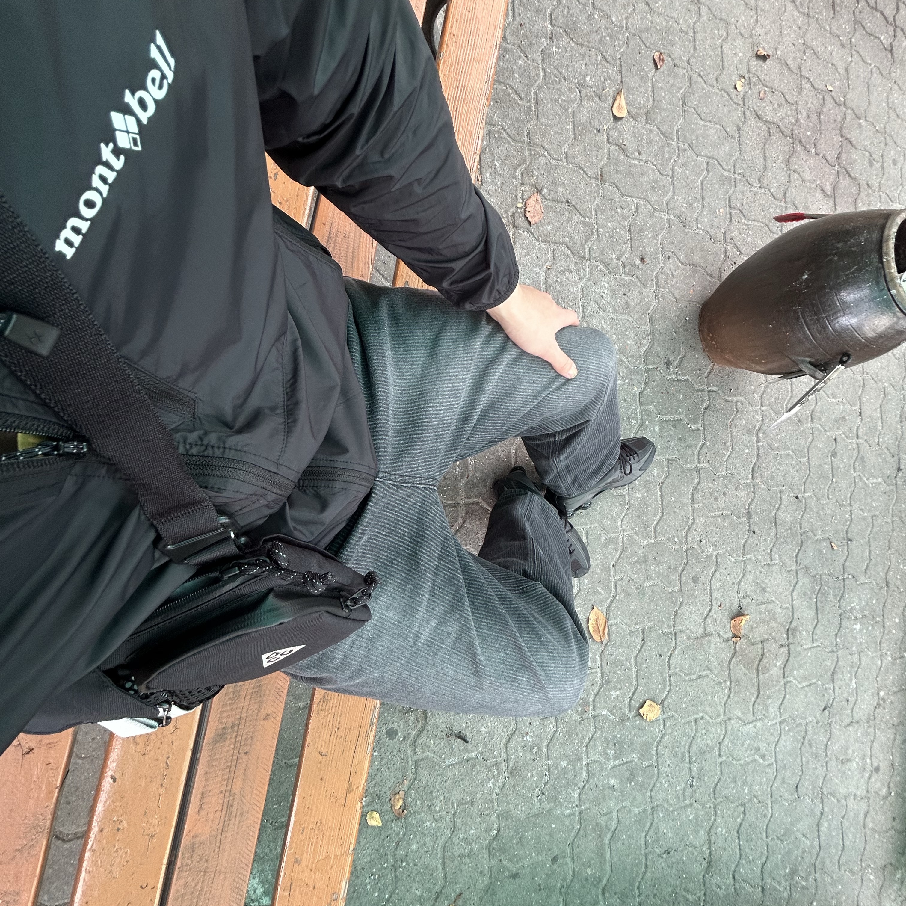 Nike Shox R4 Black Bright Crimson, Montbell Wind Blast Hooded Jacket Black 착용 스타일