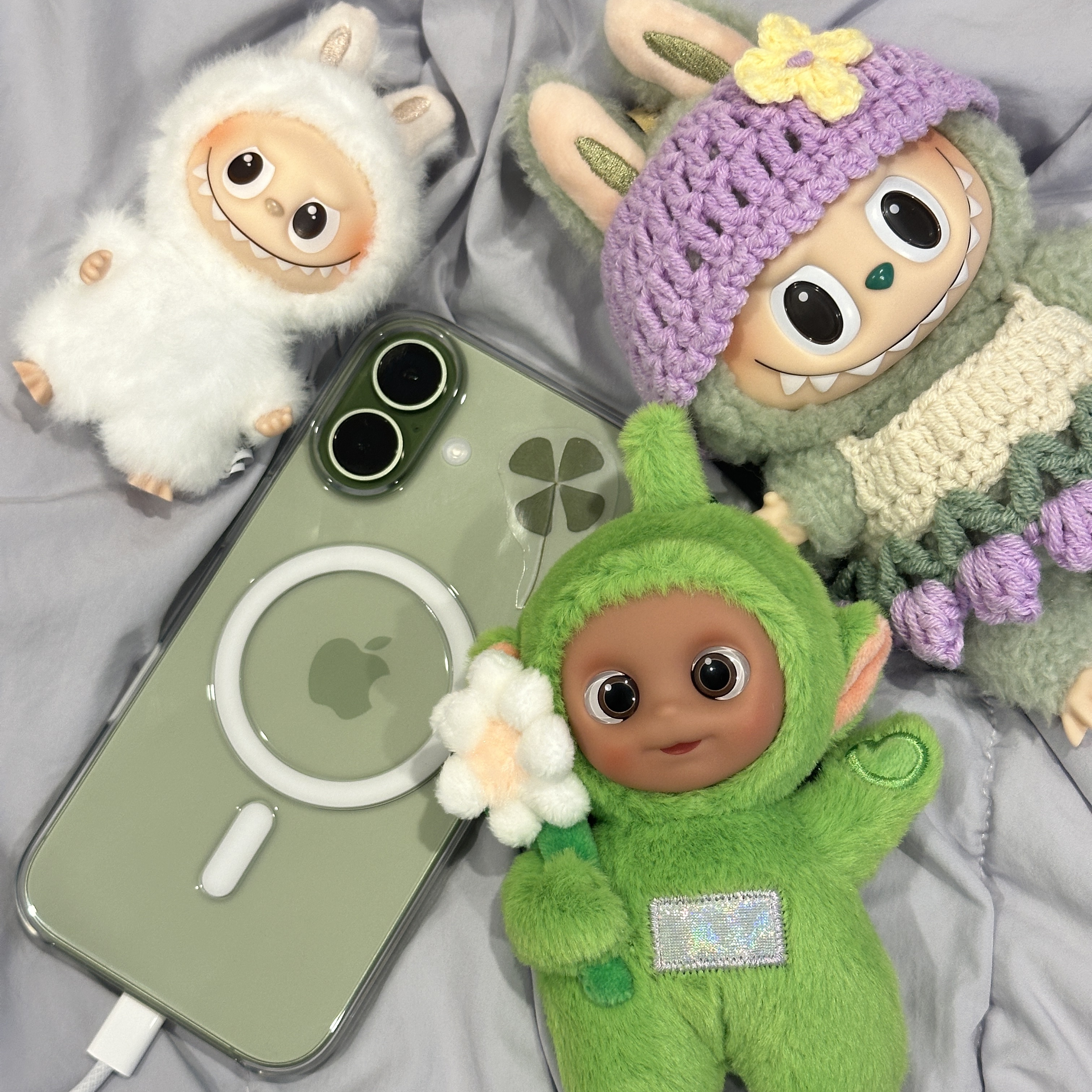 Pop Mart Teletubbies Say Hello Series Figures Sealed Case Dipsy's Naughty Flower (Opened Case), Apple iPhone 17 256GB Sage 착용 스타일