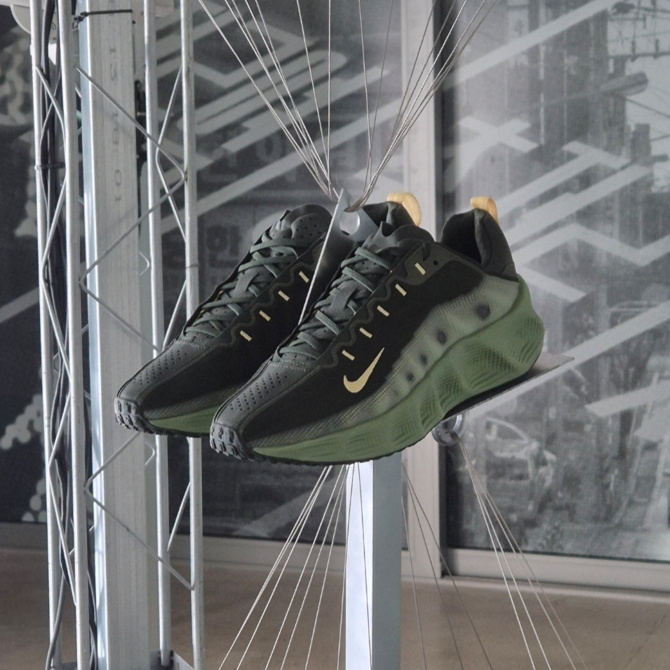 Nike Ava Rover Sequoia Oil Green 착용 스타일