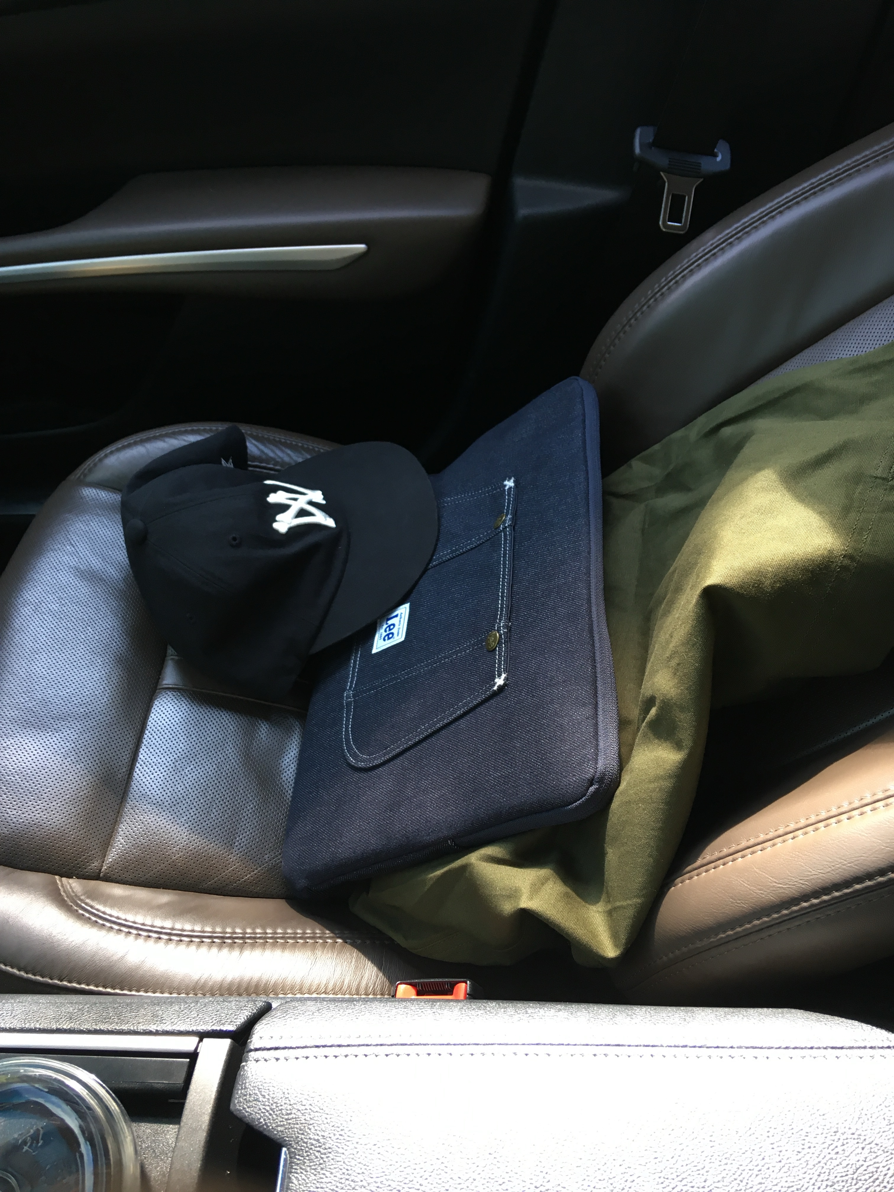 Aoiro 6-Panel Bone A/N Cap Black, Arket Canvas Tote Bag Dark Green 착용 스타일