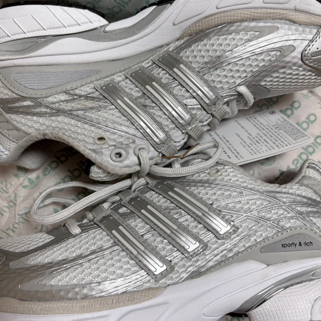 Adidas x Sporty & Rich Adistar Cushion Grey 착용 스타일