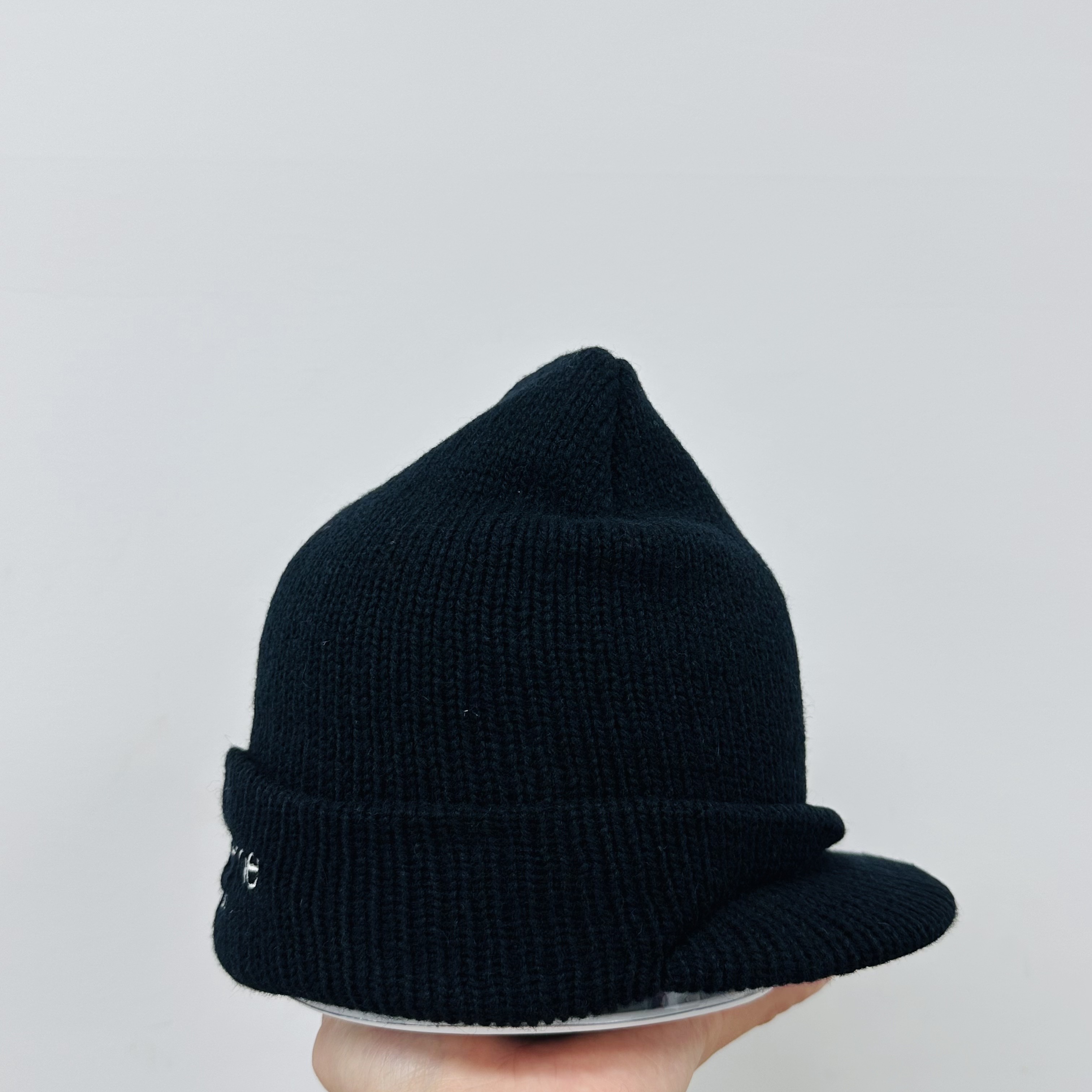 Supreme Radar Beanie Black - 25FW 착용 스타일 - 4