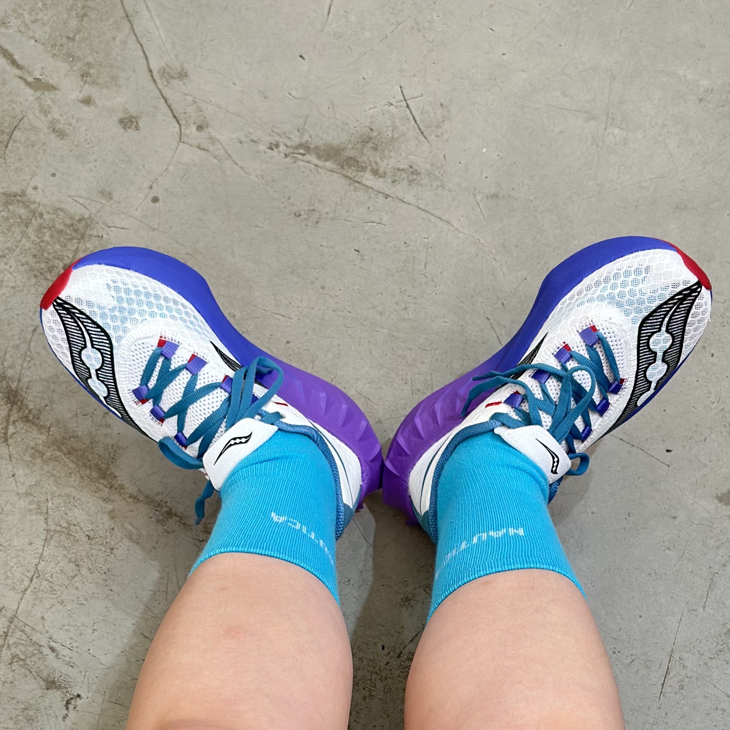 Saucony Endorphin Pro 4 White Shadow 착용 스타일
