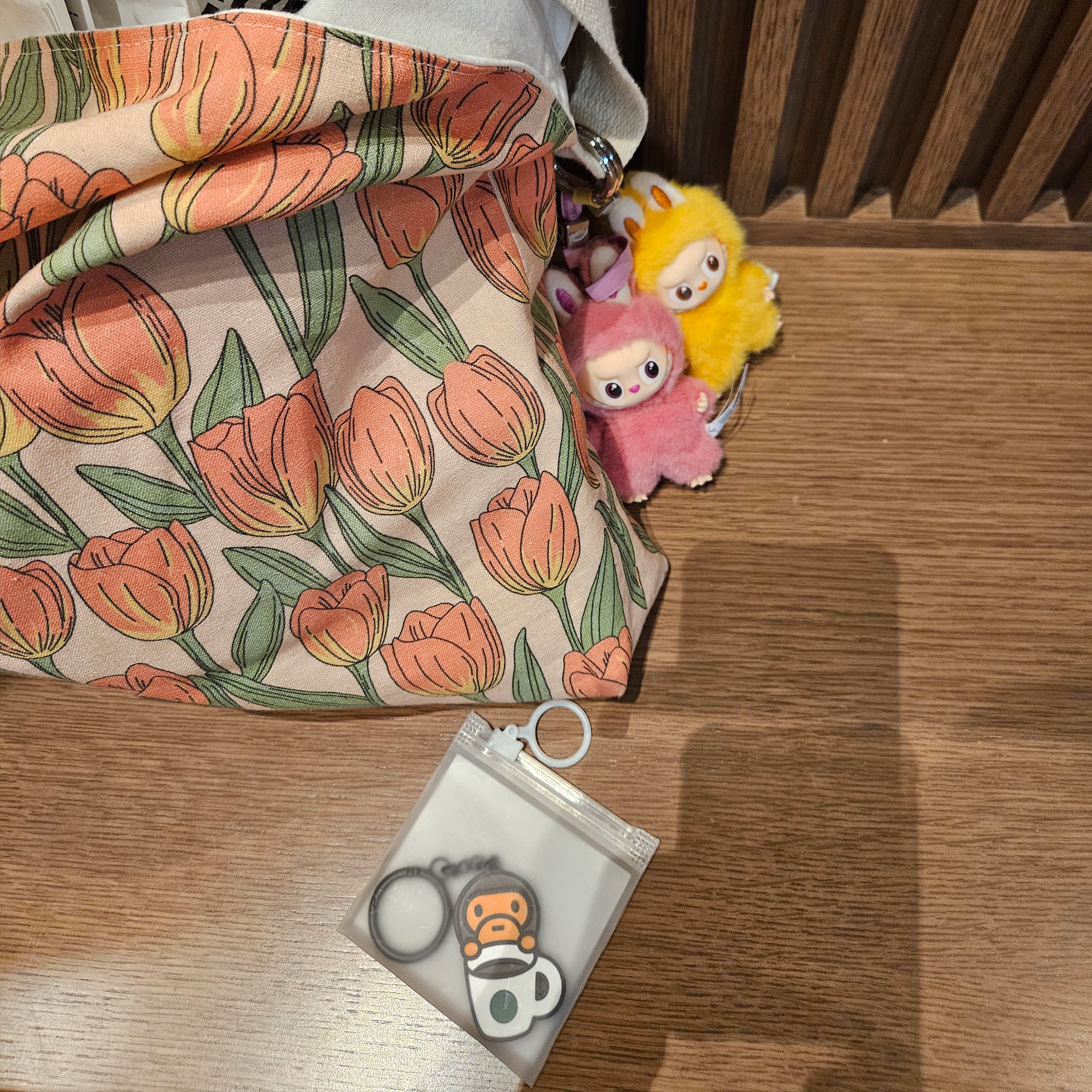 Starbucks x BAPE Baby Milo Keychain, Pop Mart Labubu The Monsters Pin For Love Series Vinyl Plush Pendant (N-Z) Q (Opened Case) 착용 스타일 - 5