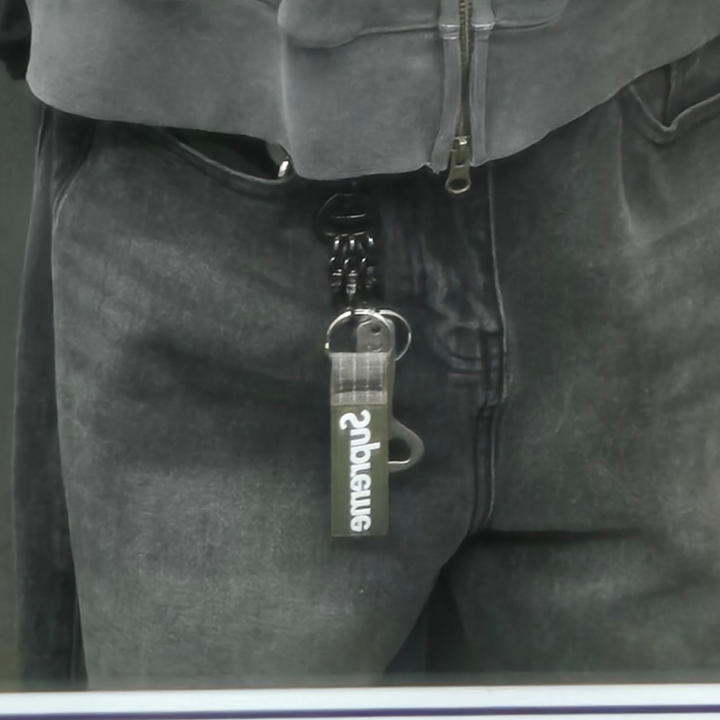 Supreme Ripstop Keychain Woodland Camo - 24SS, Supreme Bottle Opener Keychain Silver - 24FW 착용 스타일