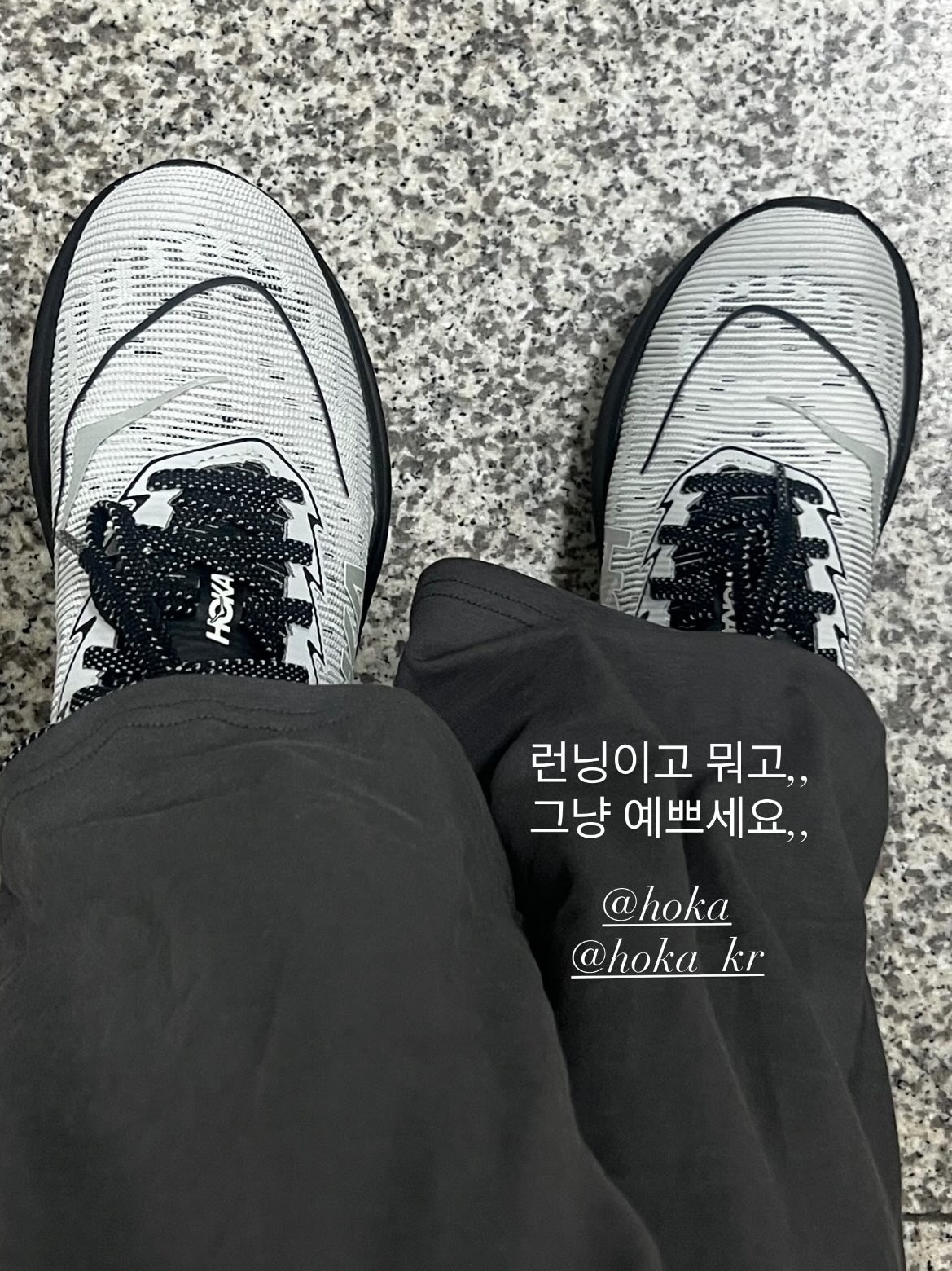 Hoka Mach X 2 Black Stardust 착용 스타일 - 1
