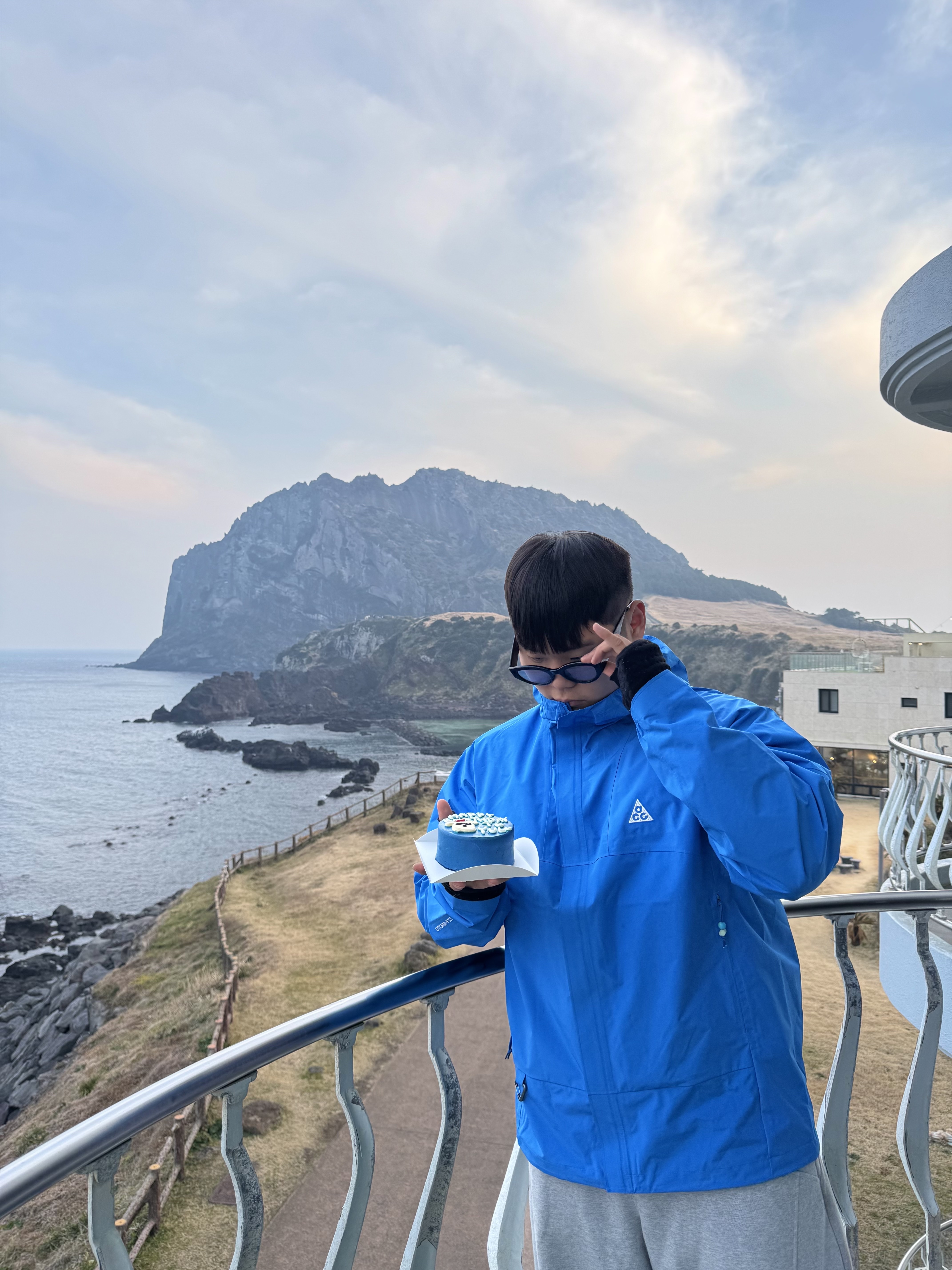 Nike ACG Storm-Fit ADV Cascade Rains Full Zip Jacket Light Photo Blue Summit White - Asia 착용 스타일