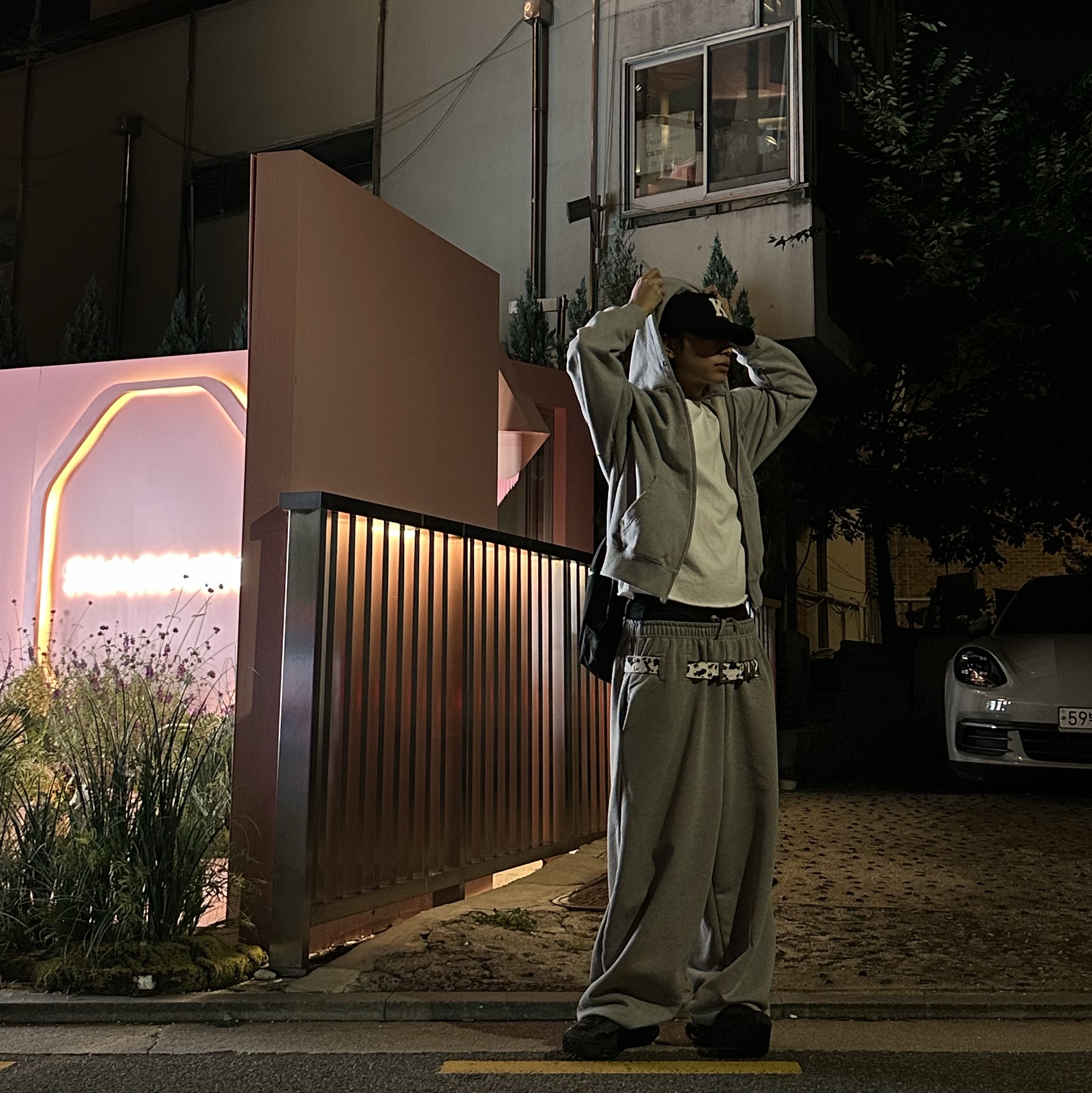 MJD x Koin Seoul Belted Heavy Sweat Baggy Pants Melange Grey, [KREAM 단독] Kamien x KOIN SEOUL K Logo Ball Cap Black 착용 스타일
