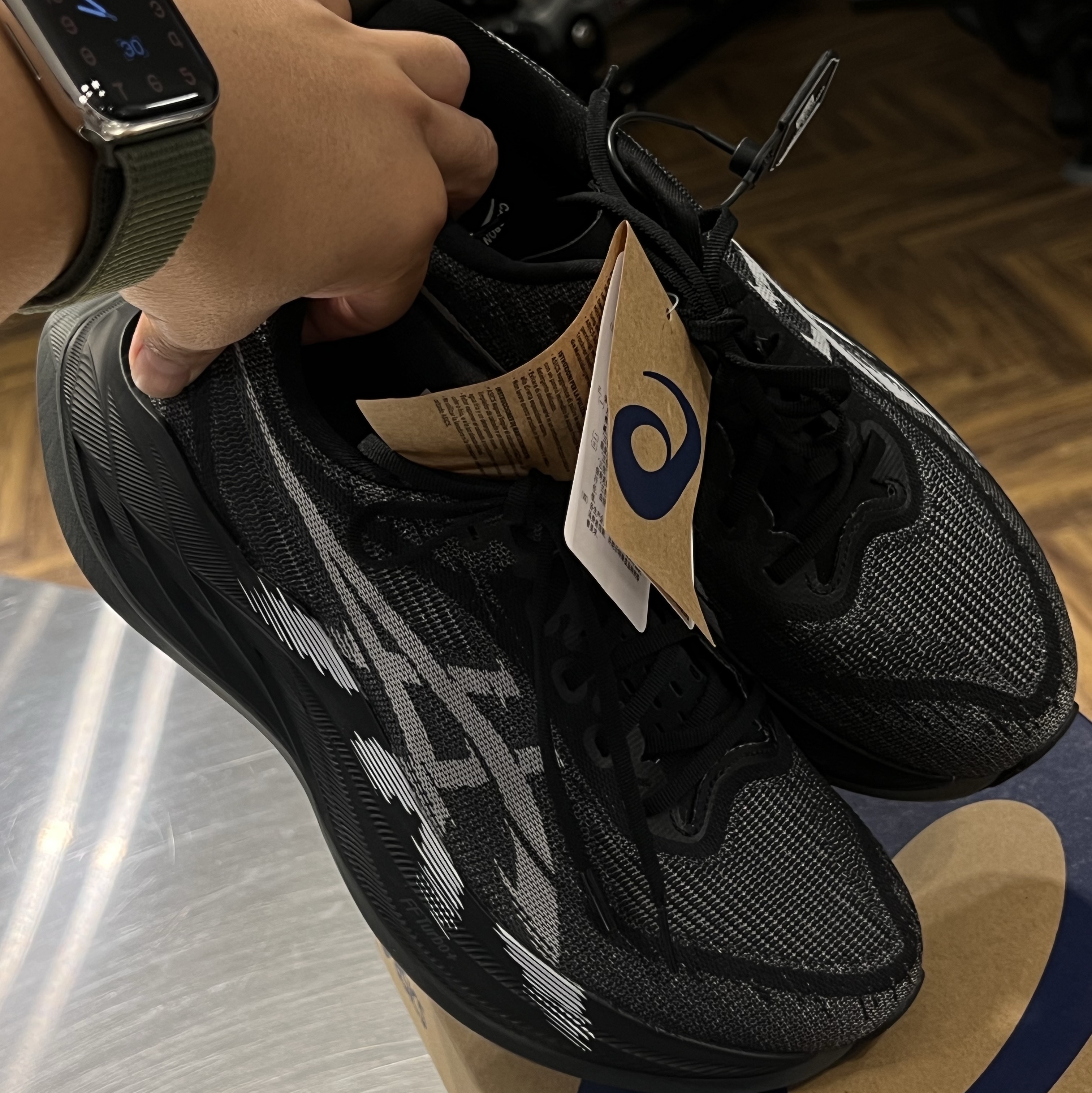 Asics Superblast 2 Black White 착용 스타일 - 4